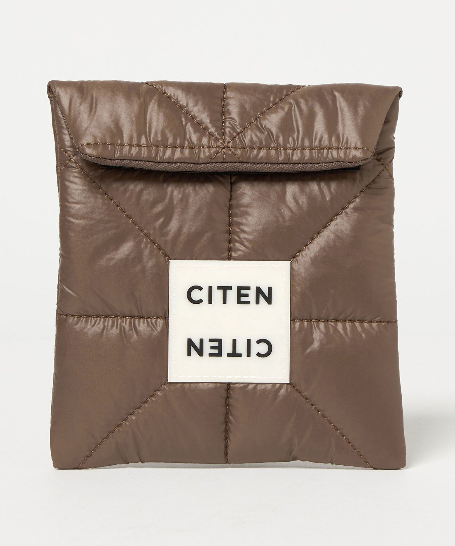 【シテン/CITEN】のCITEN パデッド ポーチ M インテリア・キッズ・メンズ・レディースファッション・服の通販 founy(ファウニー) 　ファッション　Fashion　レディースファッション　Fashion for Women　ポーチ&ミニバッグ　Pouches & Mini Bags　カラフル　Colorful Design　スクエア　Square, Square Shape　フィット　Fit, Slim Fit　ポーチ　Pouch, Small Case　A/W・秋冬　Autumn/Winter　おすすめ　Recommended / Our Picks　ギフト プレゼント　Gift / Present　DK.BROWN|ID: prp329100004986098 ipo3291000000037348400