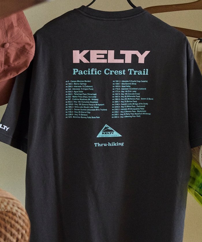【フリークスストア/FREAK'S STORE】のKELTY×FREAK S STORE/ケルティ 別注 ビッグシルエット ツアーロゴ バックプリント クルーネックTシャツ 【限定展開】 インテリア・キッズ・メンズ・レディースファッション・服の通販 founy(ファウニー) 　ファッション　Fashion　レディースファッション　Fashion for Women　トップス・カットソー　Cut & Sew Tops　シャツ・ブラウス・オフィスカジュアル　Elegant Blouses & Button-Ups　ロングTシャツ・Tシャツ　Longline T-Shirts & Tees　バッグ　Bags　インナー　Innerwear　カーゴパンツ　Cargo Pants, Utility Pants　吸水　Absorbent, Quick-Dry　シンプル　Simple, Minimal　スラックス　Slacks, Dress Pants　デニム　Denim, Jeans Material　トレンド　Trend, Trending Now　定番　Standard, Basic Item　ビッグ　Big, Oversized　プリント　Print, Printed Pattern　別注　Limited Edition, Custom Order　モチーフ　Motif, Design Theme　リラックス　Relax, Relaxed Fit　ワイド　Wide, Wide Fit　ワンポイント　One Point, Statement Accent　S/S・春夏　SS, Spring/Summer, Warm Season　おすすめ　Recommended / Our Picks　夏　Summer　2026年　2026　2026春夏・S/S　Spring/Summer 2026 SS26　スミクロ|ID: prp329100004986103 ipo3291000000037348434
