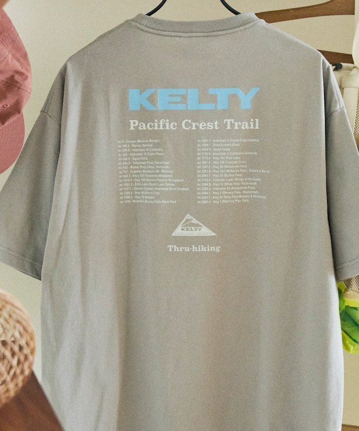 【フリークスストア/FREAK'S STORE】のKELTY×FREAK S STORE/ケルティ 別注 ビッグシルエット ツアーロゴ バックプリント クルーネックTシャツ 【限定展開】 インテリア・キッズ・メンズ・レディースファッション・服の通販 founy(ファウニー) 　ファッション　Fashion　レディースファッション　Fashion for Women　トップス・カットソー　Cut & Sew Tops　シャツ・ブラウス・オフィスカジュアル　Elegant Blouses & Button-Ups　ロングTシャツ・Tシャツ　Longline T-Shirts & Tees　バッグ　Bags　インナー　Innerwear　カーゴパンツ　Cargo Pants, Utility Pants　吸水　Absorbent, Quick-Dry　シンプル　Simple, Minimal　スラックス　Slacks, Dress Pants　デニム　Denim, Jeans Material　トレンド　Trend, Trending Now　定番　Standard, Basic Item　ビッグ　Big, Oversized　プリント　Print, Printed Pattern　別注　Limited Edition, Custom Order　モチーフ　Motif, Design Theme　リラックス　Relax, Relaxed Fit　ワイド　Wide, Wide Fit　ワンポイント　One Point, Statement Accent　S/S・春夏　SS, Spring/Summer, Warm Season　おすすめ　Recommended / Our Picks　夏　Summer　2026年　2026　2026春夏・S/S　Spring/Summer 2026 SS26　ベージュ|ID: prp329100004986103 ipo3291000000037348435