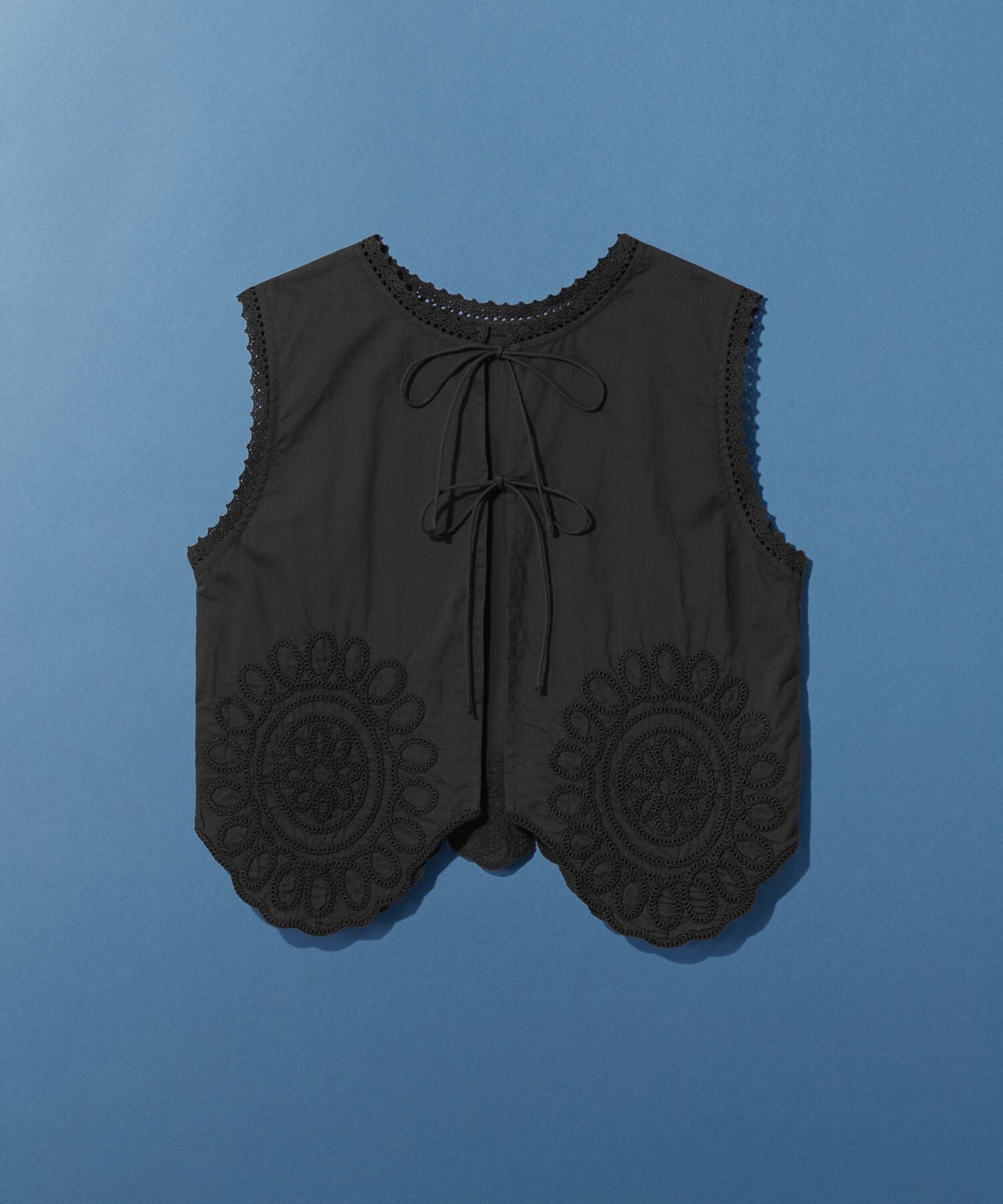 【レプシィム ローリーズファーム/LEPSIM LOWRYS FARM】の2WAYレースベスト インテリア・キッズ・メンズ・レディースファッション・服の通販 founy(ファウニー) 　ファッション　Fashion　レディースファッション　Fashion for Women　アウター　Coat / Outerwear Collection　トップス・カットソー　Cut & Sew Tops　ベスト&ジレ / 重ね着スタイル　Vests & Gilets　おすすめ　Recommended / Our Picks　インド　Indian Textile　インナー　Innerwear　タンク　Tank Top, Sleeveless Top　デニム　Denim, Jeans Material　ベスト　Vest, Waistcoat　レース　Lace, Lace Fabric　ブラック09|ID: prp329100004986150 ipo3291000000037348686