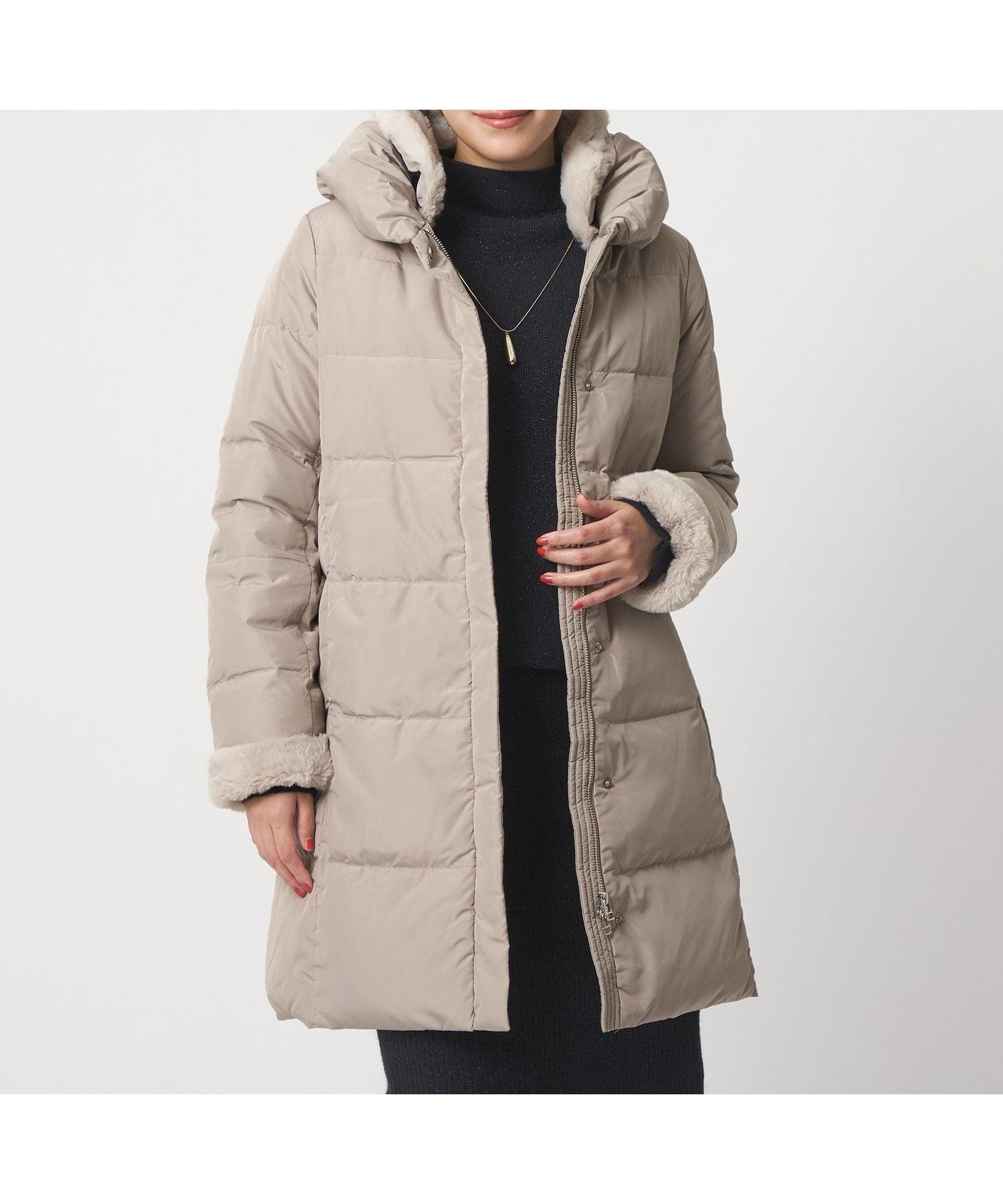 【ユナイテッドアローズ/UNITED ARROWS】のフェイクファー ショールカラー ダウンコート A DAY IN THE LIFE インテリア・キッズ・メンズ・レディースファッション・服の通販 founy(ファウニー) 　ファッション　Fashion　レディースファッション　Fashion for Women　アウター　Coat / Outerwear Collection　コート・ロングコート・ピーコート　Long Coats, Peacoats & More　ダウンジャケット・軽量ダウン　Warm & Lightweight Down Jackets　ショート　Short, Short Length　ショール　Shawl, Wrap　タフタ　Taffeta, Structured Fabric　ダウン　Down, Puffer　チェック　Check, Plaid, Tartan　トレンド　Trend, Trending Now　バランス　Balance, Style Balance　フェイクファー　Faux Fur, Imitation Fur　フェザー　Feather, Feather Detail　ボックス　Boxy, Box Shape　マフラー　Scarf, Muffler　ロング　Long, Long-Length　アウトレット　Outlet / Clearance　旅行　Travel　エレガント 上品　Elegant　ビジネス 仕事 通勤　Business / Work / Commuting　BEIGE|ID: prp329100004986235 ipo3291000000037349310