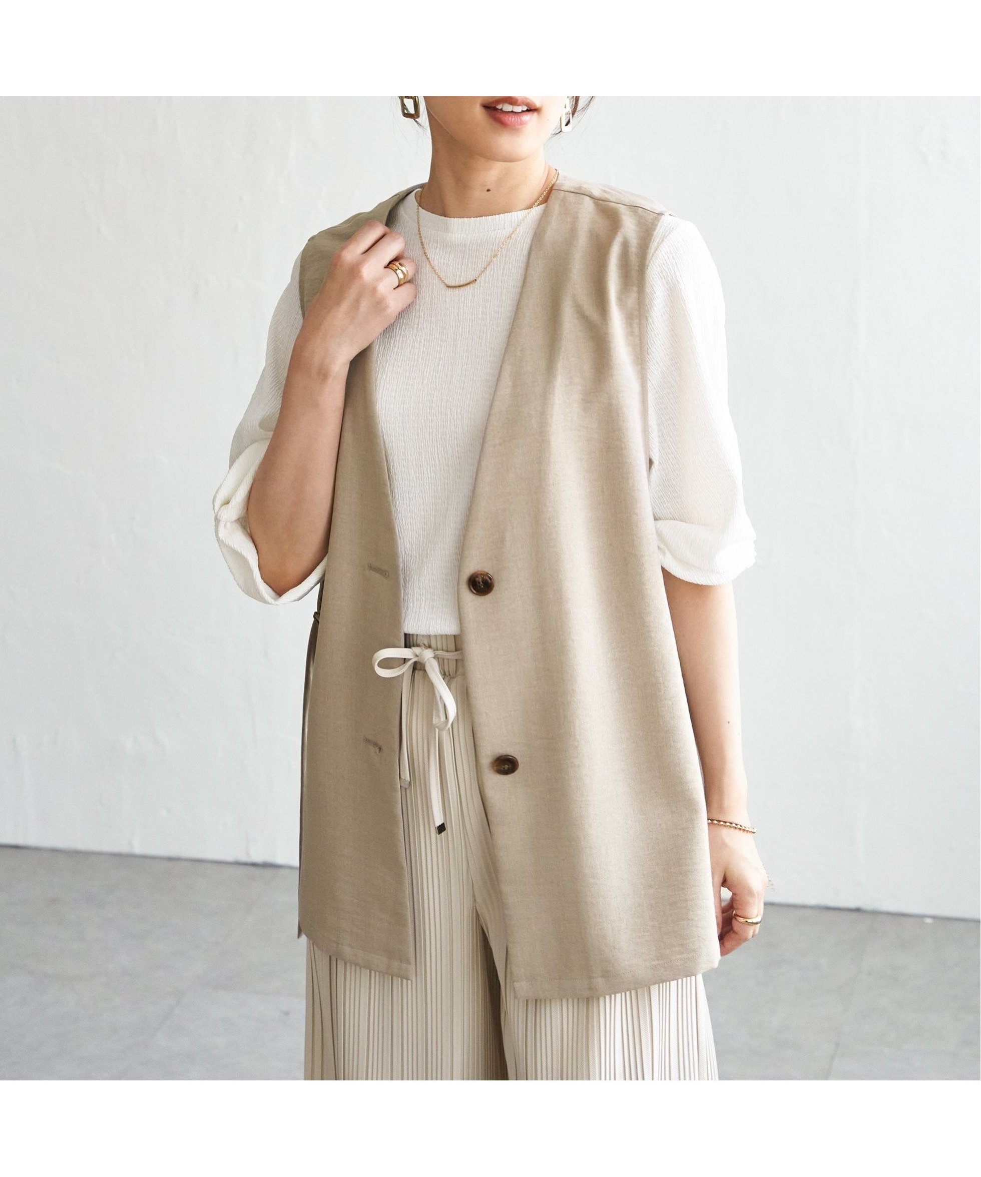 【イッカ/ikka】のノーカラーサイドベルトジレ インテリア・キッズ・メンズ・レディースファッション・服の通販 founy(ファウニー) 　ファッション　Fashion　レディースファッション　Fashion for Women　アウター　Coat / Outerwear Collection　トップス・カットソー　Cut & Sew Tops　ベスト&ジレ / 重ね着スタイル　Vests & Gilets　ベルト&ウエストマーク　Belts & Waist Accessories　夏　Summer　定番　Standard, Basic Item　軽量　Lightweight, Ultra Light　ベージュ|ID: prp329100004986240 ipo3291000000037349334