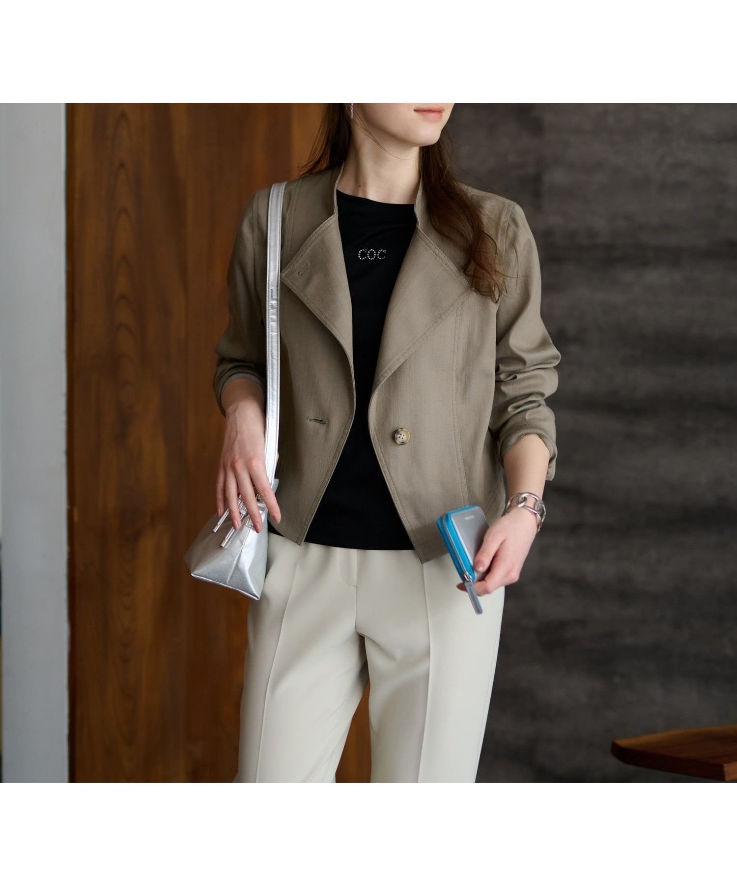 【キャラオクルス/CARA OCRUZ】のスタンドカラージャケット インテリア・キッズ・メンズ・レディースファッション・服の通販 founy(ファウニー) 　ファッション　Fashion　レディースファッション　Fashion for Women　アウター　Coat / Outerwear Collection　レディースジャケット・軽アウター　Jackets　カッティング　Cutting Detail　カットソー　Cut and Sewn Top　ショート　Short, Short Length　ジャケット　Jacket, Outerwear　スタイリッシュ　Stylish, Fashionable　スタンド　Stand Collar, Upright Stand　デニム　Denim, Jeans Material　バランス　Balance, Style Balance　フェミニン　Feminine, Girly　ポケット　Pocket, Pocket Detail　春　Spring　カーキ系|ID: prp329100004986267 ipo3291000000037349433