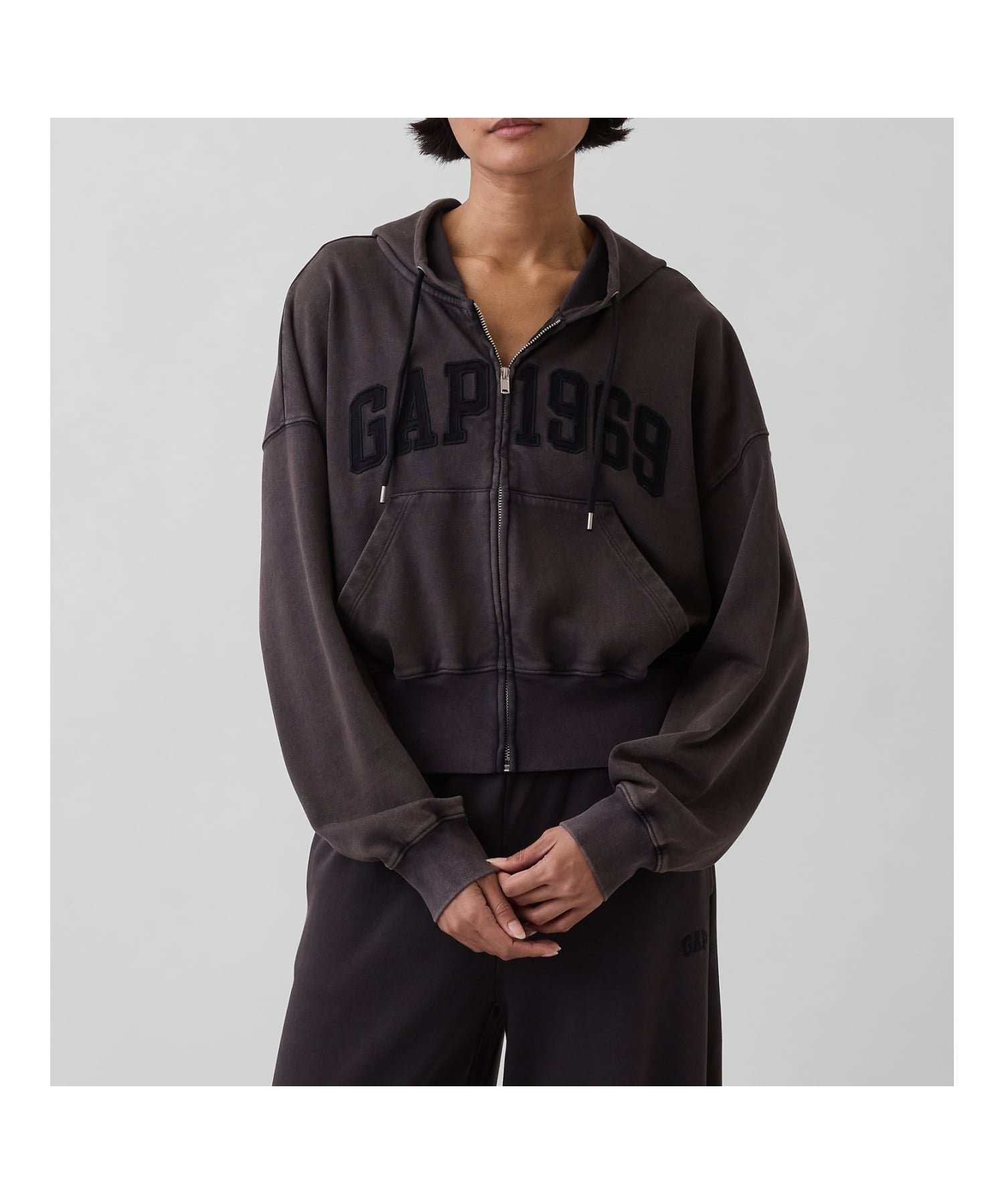 【ギャップ/GAP】のフレンチテリー オーバーサイズ GAP1969ロゴ ジップアップパーカー インテリア・キッズ・メンズ・レディースファッション・服の通販 founy(ファウニー) 　ファッション　Fashion　レディースファッション　Fashion for Women　トップス・カットソー　Cut & Sew Tops　レディースパーカー・カジュアルフーディー　Casual Hoodies & Sweatshirts　おすすめ　Recommended / Our Picks　クラシック　Classic, Timeless Style　ショルダー　Shoulder, Shoulder Strap　ショート　Short, Short Length　ダウン　Down, Puffer　ドロップ　Drop Shoulder, Dropped Style　ドローコード　Drawcord, Drawstring Cord　フィット　Fit, Slim Fit　フレンチ　French, French Style　フロント　Front, Front Design　ポケット　Pocket, Pocket Detail　ルーズ　Loose, Oversized　長袖　Long Sleeve, Full Sleeve　MOONLESS_NIGHT|ID: prp329100004986311 ipo3291000000037349644