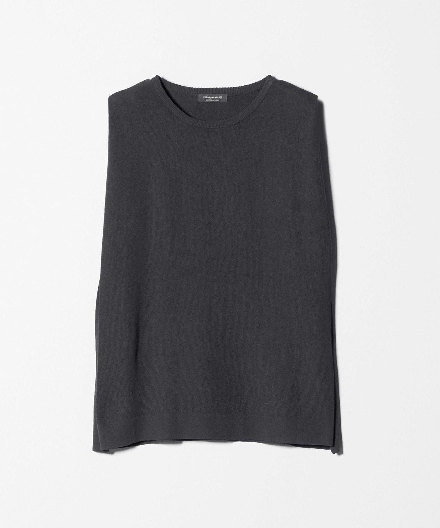 【ユナイテッドアローズ/UNITED ARROWS】のハイツイスト ノースリーブニット -ウォッシャブル- A DAY IN THE LIFE インテリア・キッズ・メンズ・レディースファッション・服の通販 founy(ファウニー) 　ファッション　Fashion　レディースファッション　Fashion for Women　トップス・カットソー　Cut & Sew Tops　ニット　Knit Tops & Sweaters　キャミソール&ノースリーブ　Camisoles & Sleeveless Tops　ウォッシャブル　Machine Washable　サマー　Summer, Summer Style　スリット　Slit, Slit Detail　ツイスト　Tweed, Tweed Fabric　トレンド　Trend, Trending Now　ドット　Polka Dot, Dot Pattern　ノースリーブ　Sleeveless, No-Sleeve　バランス　Balance, Style Balance　ワイド　Wide, Wide Fit　アウトレット　Outlet / Clearance　おすすめ　Recommended / Our Picks　夏　Summer　ビジネス 仕事 通勤　Business / Work / Commuting　DK.GRAY|ID: prp329100004986313 ipo3291000000037349654