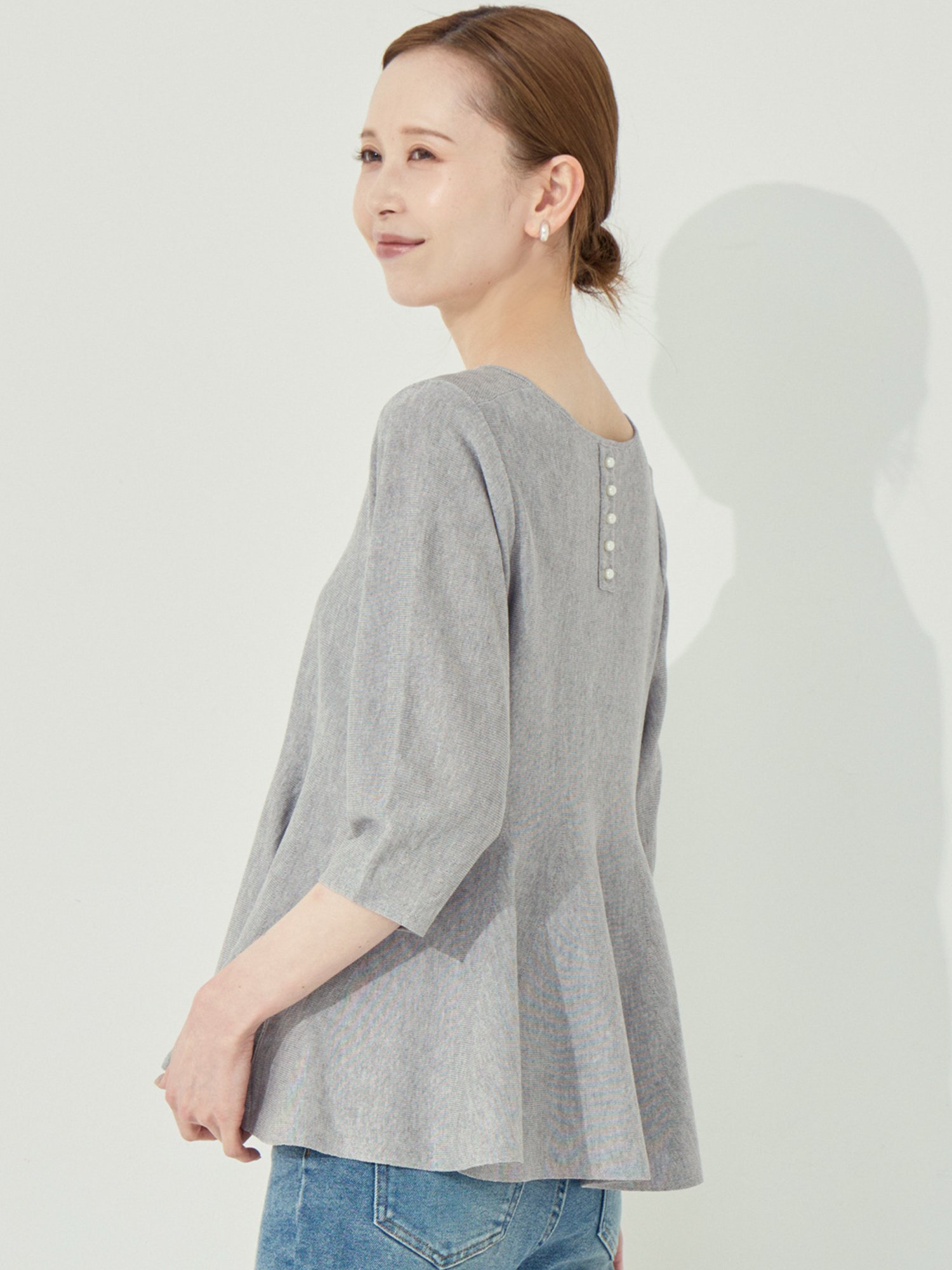 【コカ/COCA】のバックパールペプラムニットトップス インテリア・キッズ・メンズ・レディースファッション・服の通販 founy(ファウニー) 　ファッション　Fashion　レディースファッション　Fashion for Women　トップス・カットソー　Cut & Sew Tops　ニット　Knit Tops & Sweaters　春　Spring　サマー　Summer, Summer Style　タイトスカート　Pencil Skirt, Tight Skirt　デニム　Denim, Jeans Material　パール　Pearl, Pearl Accent　フェミニン　Feminine, Girly　フレア　Flare, Flared　ペプラム　Peplum, Flared Hem　ポケット　Pocket, Pocket Detail　ロング　Long, Long-Length　夏　Summer　エレガント 上品　Elegant　ビジネス 仕事 通勤　Business / Work / Commuting　2026年　2026　2026春夏・S/S　Spring/Summer 2026 SS26　Lt.gray|ID: prp329100004986537 ipo3291000000037351377