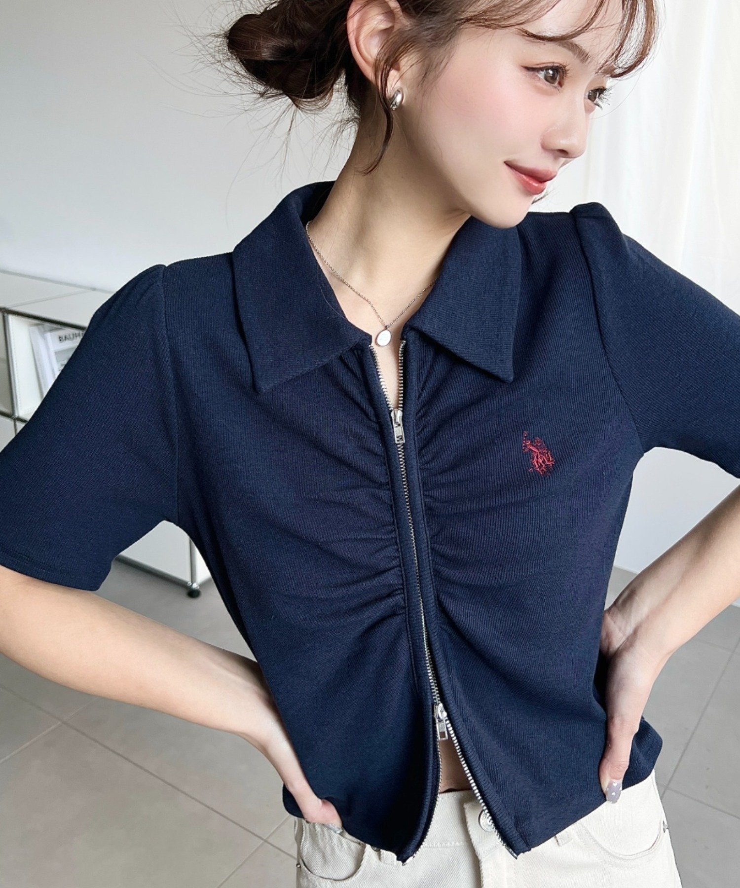 【モーメントプラス/moment+ / MEN】のU.S.POLO ASSN.ワンポイント刺繍Wジップフロントギャザーえり付き半袖カーディガン インテリア・キッズ・メンズ・レディースファッション・服の通販 founy(ファウニー) 　ファッション　Fashion　メンズファッション　Fashion for Men　インナー　Innerwear　カーディガン　Cardigan, Knitwear　キャミソール　Camisole, Spaghetti Strap Top　ギャザー　Gathered, Ruffled　コンパクト　Compact, Small Size　シューズ　Shoes, Footwear　ショート　Short, Short Length　シンプル　Simple, Minimal　ジップ　Zip, Zipper　タンク　Tank Top, Sleeveless Top　トレンド　Trend, Trending Now　バレエ　Ballet, Ballet Style　フリル　Frill, Ruffle　フロント　Front, Front Design　ベーシック　Basic, Essential　半袖　Short Sleeve, Half Sleeve　ワンポイント　One Point, Statement Accent　再入荷　Restock / Back in Stock　プチプライス・低価格　Affordable / Budget Price　エレガント 上品　Elegant　ネイビー|ID: prp329100004986540 ipo3291000000037351387