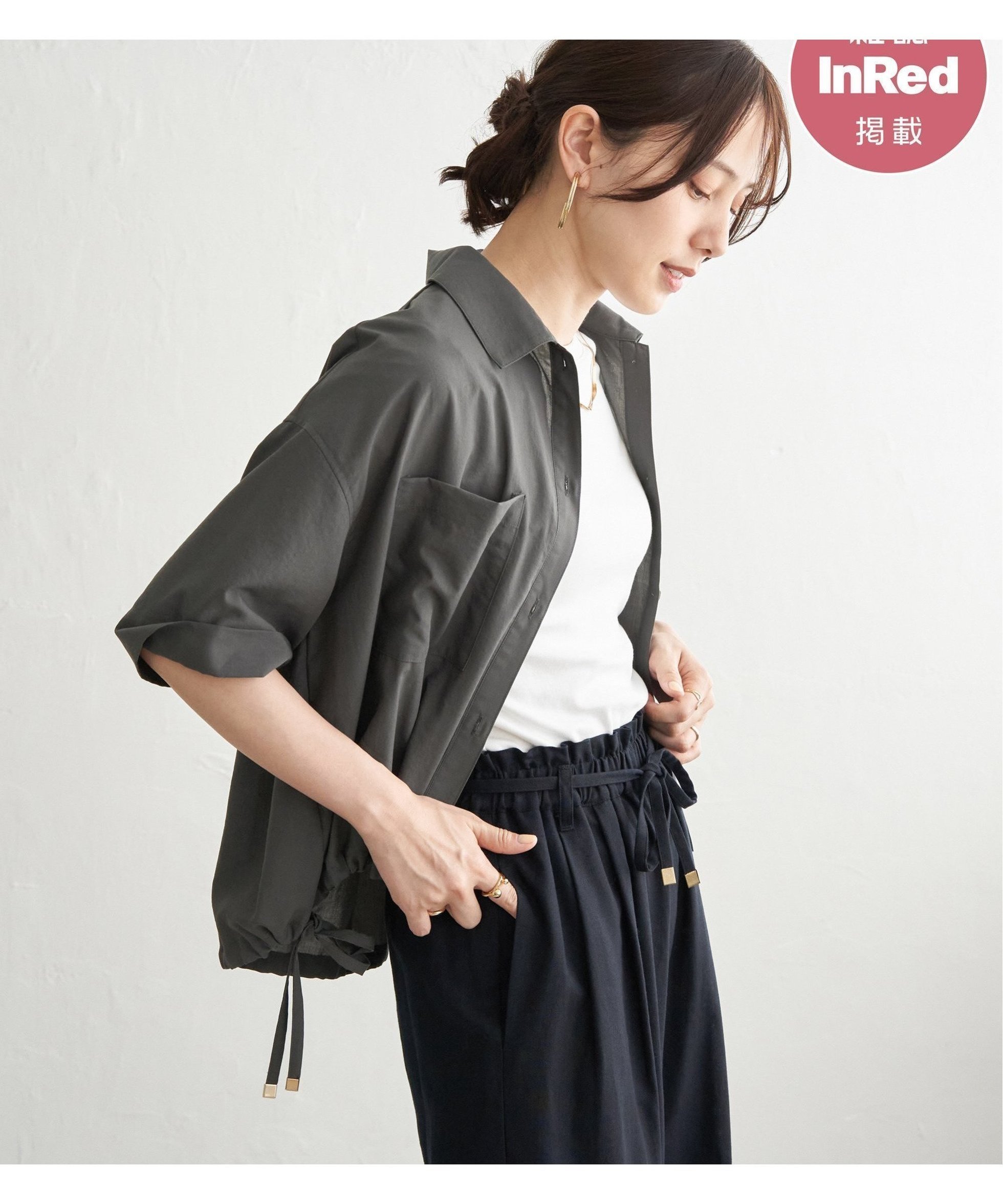 【イッカ/ikka】の【雑誌InRed6月号掲載】冷感/デニム裾ドロストシャツ インテリア・キッズ・メンズ・レディースファッション・服の通販 founy(ファウニー) 　雑誌掲載アイテム　Magazine Picks & Fashion Features　ファッション雑誌　Fashion Magazines　インレッド　InRed　ファッション　Fashion　レディースファッション　Fashion for Women　トップス・カットソー　Cut & Sew Tops　シャツ・ブラウス・オフィスカジュアル　Elegant Blouses & Button-Ups　シャーリング　Shirring, Ruched　ショート　Short, Short Length　雑誌　Magazine, Fashion Magazine　デニム　Denim, Jeans Material　トレンド　Trend, Trending Now　ドローストリング　Drawstring, Pull Cord　バランス　Balance, Style Balance　フォルム　Silhouette, Form　フレア　Flare, Flared　プリント　Print, Printed Pattern　ボトム　Bottoms, Lower Wear　6月号　June Issue, Jun. Edition　おすすめ　Recommended / Our Picks　チャコール|ID: prp329100004986550 ipo3291000000037351451