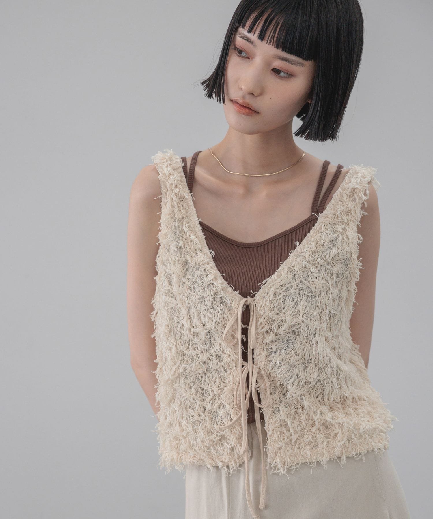 【ローリーズファーム/LOWRYS FARM】のフェザー2WAYベスト インテリア・キッズ・メンズ・レディースファッション・服の通販 founy(ファウニー) 　ファッション　Fashion　レディースファッション　Fashion for Women　アウター　Coat / Outerwear Collection　トップス・カットソー　Cut & Sew Tops　ベスト&ジレ / 重ね着スタイル　Vests & Gilets　おすすめ　Recommended / Our Picks　ガーリー　Girly, Feminine Style　シンプル　Simple, Minimal　デニム　Denim, Jeans Material　フェザー　Feather, Feather Detail　ベスト　Vest, Waistcoat　アイボリー08|ID: prp329100004986555 ipo3291000000037351478
