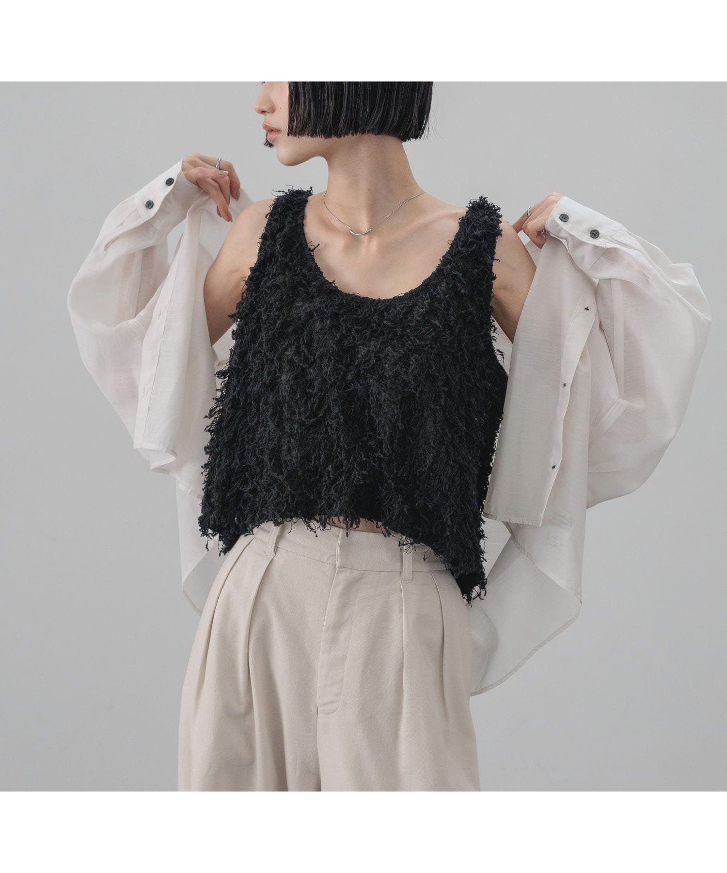 【ローリーズファーム/LOWRYS FARM】のフェザー2WAYベスト インテリア・キッズ・メンズ・レディースファッション・服の通販 founy(ファウニー) 　ファッション　Fashion　レディースファッション　Fashion for Women　アウター　Coat / Outerwear Collection　トップス・カットソー　Cut & Sew Tops　ベスト&ジレ / 重ね着スタイル　Vests & Gilets　おすすめ　Recommended / Our Picks　ガーリー　Girly, Feminine Style　シンプル　Simple, Minimal　デニム　Denim, Jeans Material　フェザー　Feather, Feather Detail　ベスト　Vest, Waistcoat　ブラック09|ID: prp329100004986555 ipo3291000000037351479
