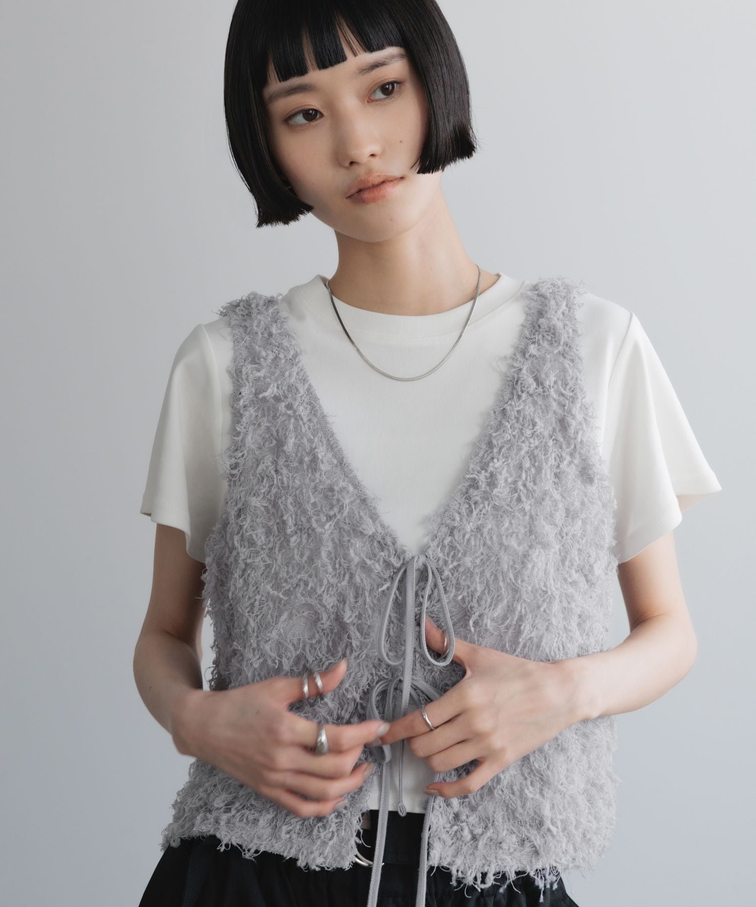 【ローリーズファーム/LOWRYS FARM】のフェザー2WAYベスト インテリア・キッズ・メンズ・レディースファッション・服の通販 founy(ファウニー) 　ファッション　Fashion　レディースファッション　Fashion for Women　アウター　Coat / Outerwear Collection　トップス・カットソー　Cut & Sew Tops　ベスト&ジレ / 重ね着スタイル　Vests & Gilets　おすすめ　Recommended / Our Picks　ガーリー　Girly, Feminine Style　シンプル　Simple, Minimal　デニム　Denim, Jeans Material　フェザー　Feather, Feather Detail　ベスト　Vest, Waistcoat　グレー15|ID: prp329100004986555 ipo3291000000037351480