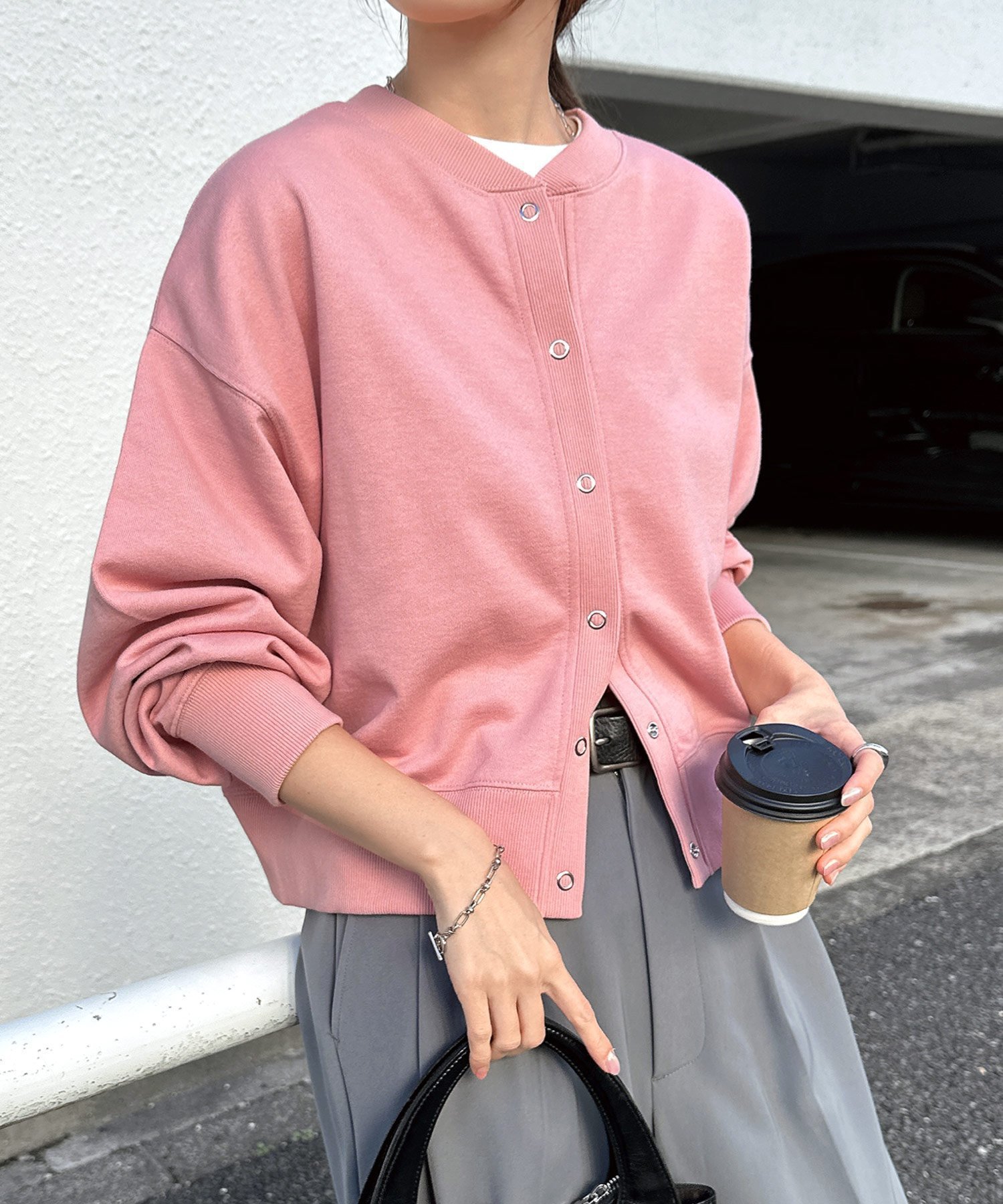 【アンドミー/andme】の前後2way 裏毛 スウェット トップス インテリア・キッズ・メンズ・レディースファッション・服の通販 founy(ファウニー) 　ファッション　Fashion　レディースファッション　Fashion for Women　トップス・カットソー　Cut & Sew Tops　レディースパーカー・カジュアルフーディー　Casual Hoodies & Sweatshirts　スウェット・クルーネックトップス　Sweatshirts & Crewnecks / Relaxed Fit Sweat Tops　コンパクト　Compact, Small Size　ショルダー　Shoulder, Shoulder Strap　シンプル　Simple, Minimal　スウェット / スエット　Sweatshirt, Sweatwear　ドロップ　Drop Shoulder, Dropped Style　フロント　Front, Front Design　リラックス　Relax, Relaxed Fit　コーラルピンク|ID: prp329100004986557 ipo3291000000037351503