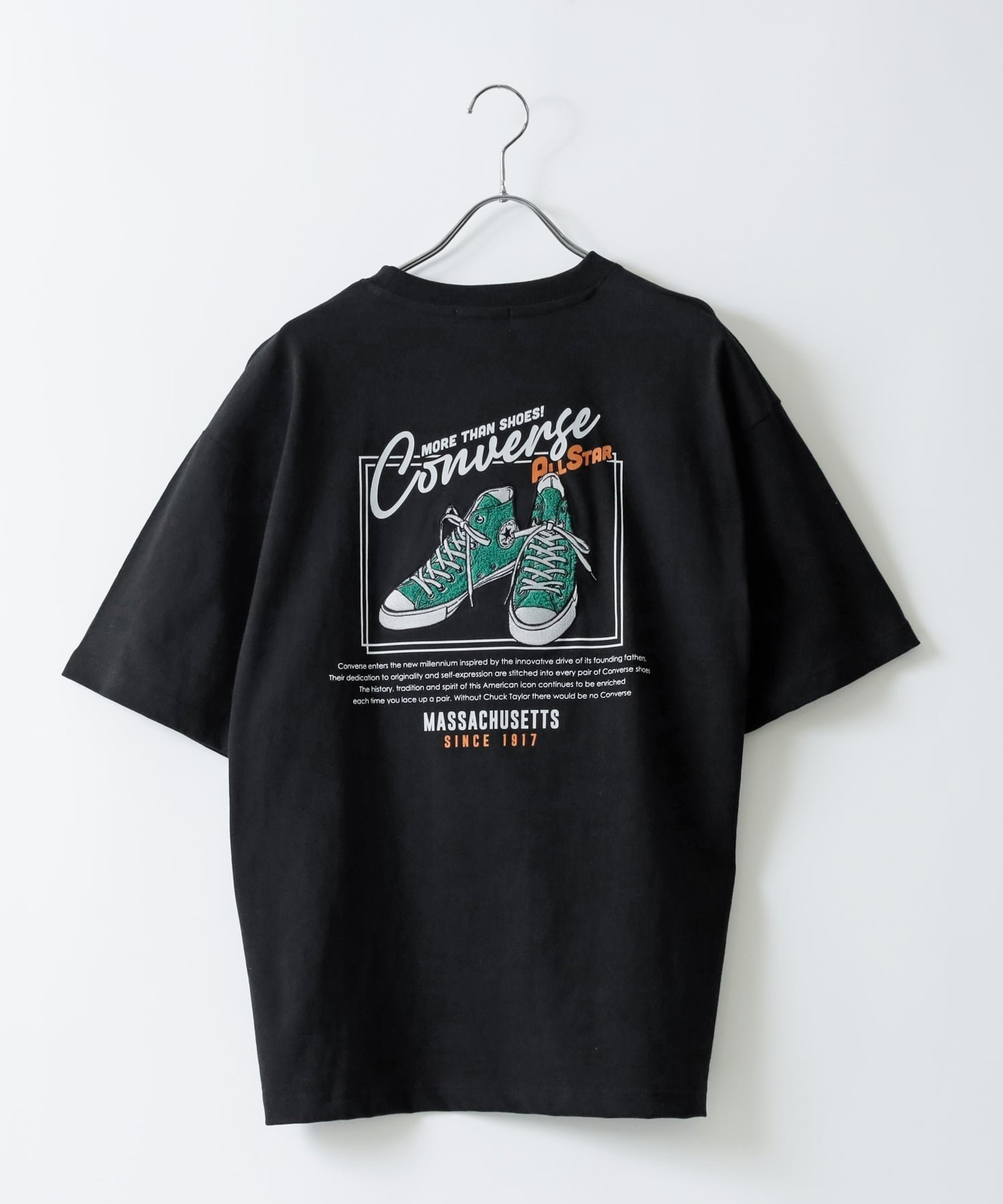 【マルカワ/MARUKAWA】のCONVERSE コンバース Tシャツ メンズ 半袖 バック プリント サガラ 刺繍 レディース ユニセックス ティーシャツ インテリア・キッズ・メンズ・レディースファッション・服の通販 founy(ファウニー) 　ファッション　Fashion　レディースファッション　Fashion for Women　トップス・カットソー　Cut & Sew Tops　シャツ・ブラウス・オフィスカジュアル　Elegant Blouses & Button-Ups　ロングTシャツ・Tシャツ　Longline T-Shirts & Tees　バッグ　Bags　アウトドア　Outdoor Clothing　春　Spring　カーゴパンツ　Cargo Pants, Utility Pants　キャップ　Cap, Baseball Cap　キャラクター　Character, Licensed Characters　サンダル　Sandals, Summer Shoes　シューズ　Shoes, Footwear　シンプル　Simple, Minimal　ジャケット　Jacket, Outerwear　スタンダード　Standard, Basic　ストライプ　Stripe, Striped Pattern　スニーカー　Sneakers, Trainers　スポーツ　Sports, Activewear　スラックス　Slacks, Dress Pants　センター　Center, Center Line　デニム　Denim, Jeans Material　トレンド　Trend, Trending Now　定番　Standard, Basic Item　人気　Popular, Best Seller　ビッグ　Big, Oversized　フレア　Flare, Flared　フロント　Front, Front Design　ブルゾン　Blouson, Bomber Jacket　プリント　Print, Printed Pattern　ブラック柄B|ID: prp329100004986560 ipo3291000000037351523