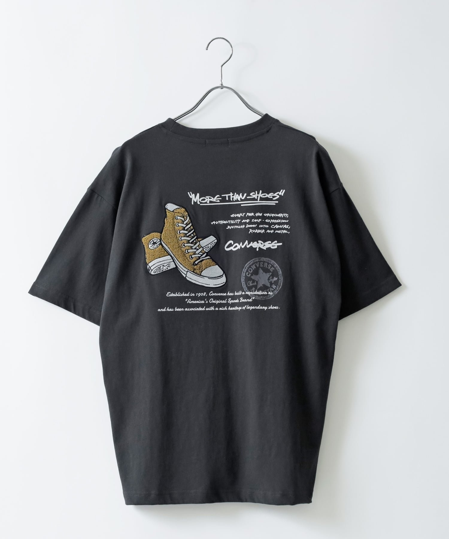 【マルカワ/MARUKAWA】のCONVERSE コンバース Tシャツ メンズ 半袖 バック プリント サガラ 刺繍 レディース ユニセックス ティーシャツ インテリア・キッズ・メンズ・レディースファッション・服の通販 founy(ファウニー) 　ファッション　Fashion　レディースファッション　Fashion for Women　トップス・カットソー　Cut & Sew Tops　シャツ・ブラウス・オフィスカジュアル　Elegant Blouses & Button-Ups　ロングTシャツ・Tシャツ　Longline T-Shirts & Tees　バッグ　Bags　アウトドア　Outdoor Clothing　春　Spring　カーゴパンツ　Cargo Pants, Utility Pants　キャップ　Cap, Baseball Cap　キャラクター　Character, Licensed Characters　サンダル　Sandals, Summer Shoes　シューズ　Shoes, Footwear　シンプル　Simple, Minimal　ジャケット　Jacket, Outerwear　スタンダード　Standard, Basic　ストライプ　Stripe, Striped Pattern　スニーカー　Sneakers, Trainers　スポーツ　Sports, Activewear　スラックス　Slacks, Dress Pants　センター　Center, Center Line　デニム　Denim, Jeans Material　トレンド　Trend, Trending Now　定番　Standard, Basic Item　人気　Popular, Best Seller　ビッグ　Big, Oversized　フレア　Flare, Flared　フロント　Front, Front Design　ブルゾン　Blouson, Bomber Jacket　プリント　Print, Printed Pattern　ブラック柄A|ID: prp329100004986560 ipo3291000000037351526