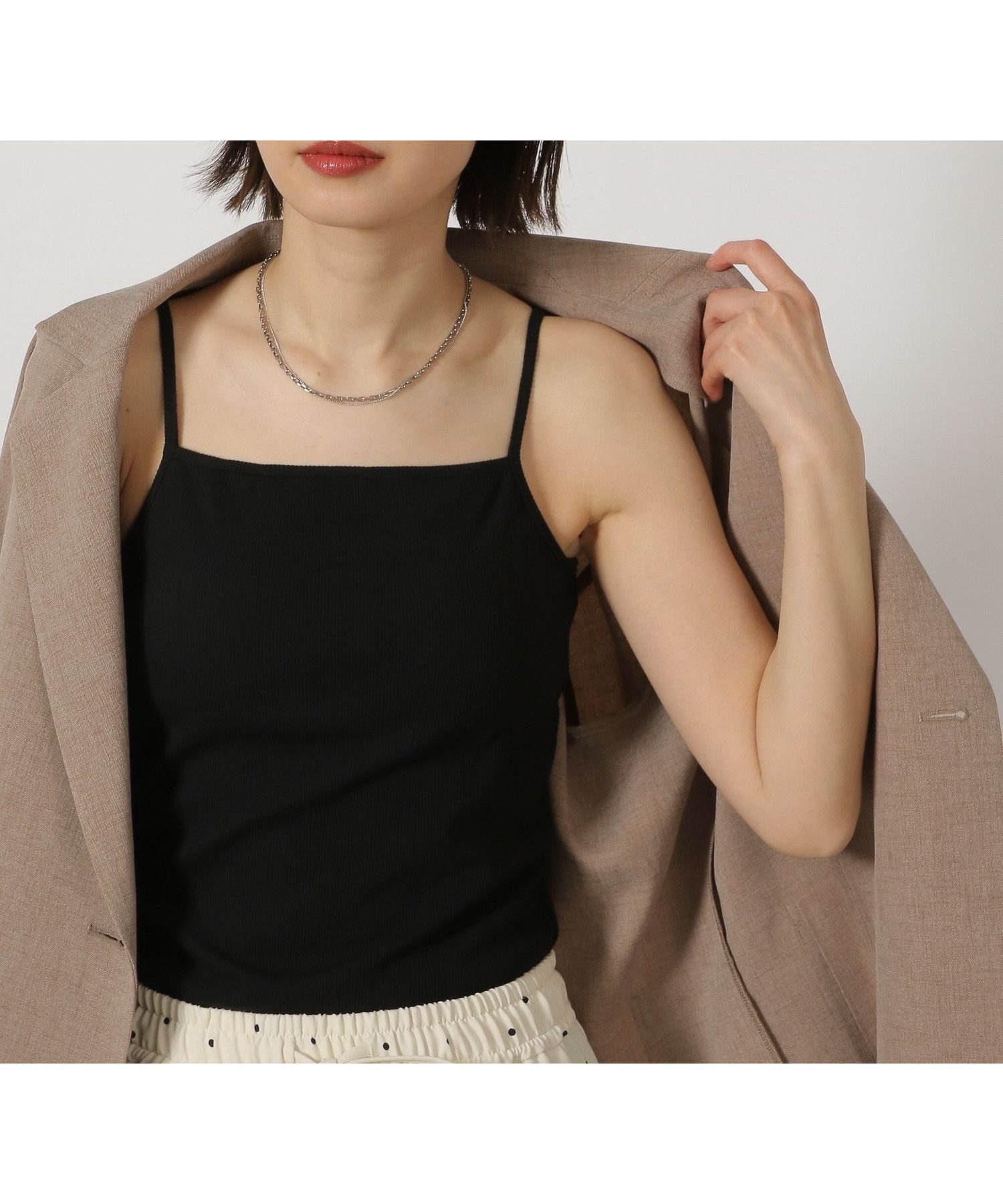【ラコレ/LAKOLE】のスクエアカップ付きキャミ インテリア・キッズ・メンズ・レディースファッション・服の通販 founy(ファウニー) 　ファッション　Fashion　レディースファッション　Fashion for Women　トップス・カットソー　Cut & Sew Tops　キャミソール&ノースリーブ　Camisoles & Sleeveless Tops　おすすめ　Recommended / Our Picks　インナー　Innerwear　キャミ　Camisole, Cami Top　キャミソール　Camisole, Spaghetti Strap Top　スクエア　Square, Square Shape　デコルテ　Décolleté, Neckline　ベーシック　Basic, Essential　リラックス　Relax, Relaxed Fit　ブラック|ID: prp329100004986568 ipo3291000000037351588