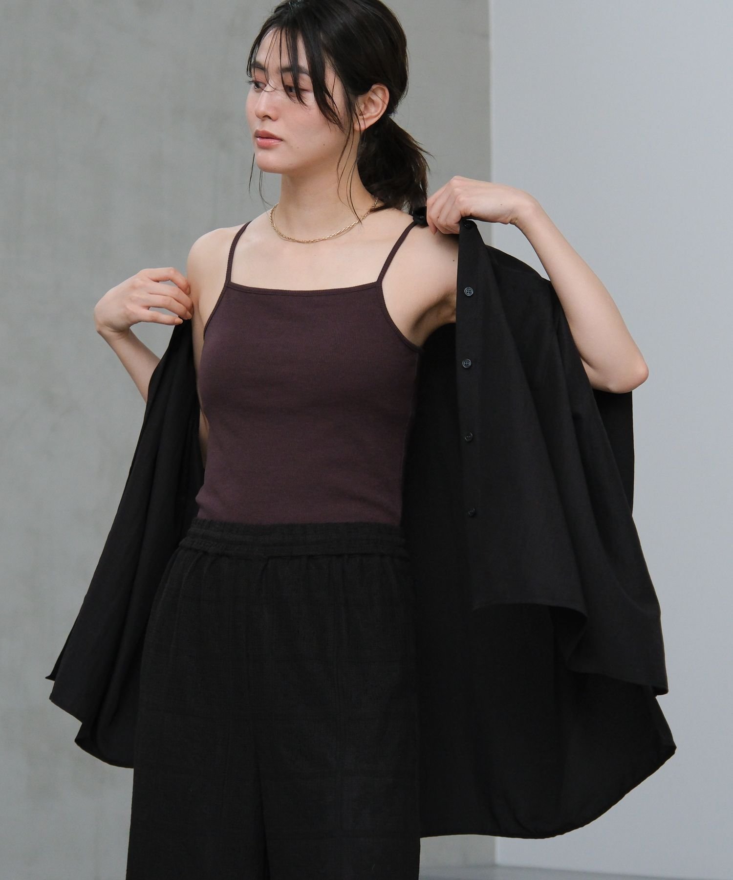 【ラコレ/LAKOLE】のスクエアカップ付きキャミ インテリア・キッズ・メンズ・レディースファッション・服の通販 founy(ファウニー) 　ファッション　Fashion　レディースファッション　Fashion for Women　トップス・カットソー　Cut & Sew Tops　キャミソール&ノースリーブ　Camisoles & Sleeveless Tops　おすすめ　Recommended / Our Picks　インナー　Innerwear　キャミ　Camisole, Cami Top　キャミソール　Camisole, Spaghetti Strap Top　スクエア　Square, Square Shape　デコルテ　Décolleté, Neckline　ベーシック　Basic, Essential　リラックス　Relax, Relaxed Fit　ブラウン|ID: prp329100004986568 ipo3291000000037351590
