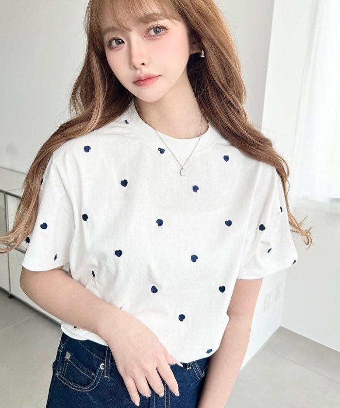 【モーメントプラス/moment+ / MEN】のハート刺繍半袖Tシャツ インテリア・キッズ・メンズ・レディースファッション・服の通販 founy(ファウニー) https://founy.com/ ファッション Fashion メンズファッション Fashion for Men カットソー Cut and Sewn Top ガーリー Girly, Feminine Style シアー Sheer, See-Through シューズ Shoes, Footwear デニム Denim, Jeans Material トレンド Trend, Trending Now ドット Polka Dot, Dot Pattern 定番 Standard, Basic Item バレエ Ballet, Ballet Style フェミニン Feminine, Girly フリル Frill, Ruffle フレンチ French, French Style ベーシック Basic, Essential 半袖 Short Sleeve, Half Sleeve レース Lace, Lace Fabric 再入荷 Restock / Back in Stock プチプライス・低価格 Affordable / Budget Price おすすめ Recommended / Our Picks |ID: prp329100004986578 ipo3291000000037351673