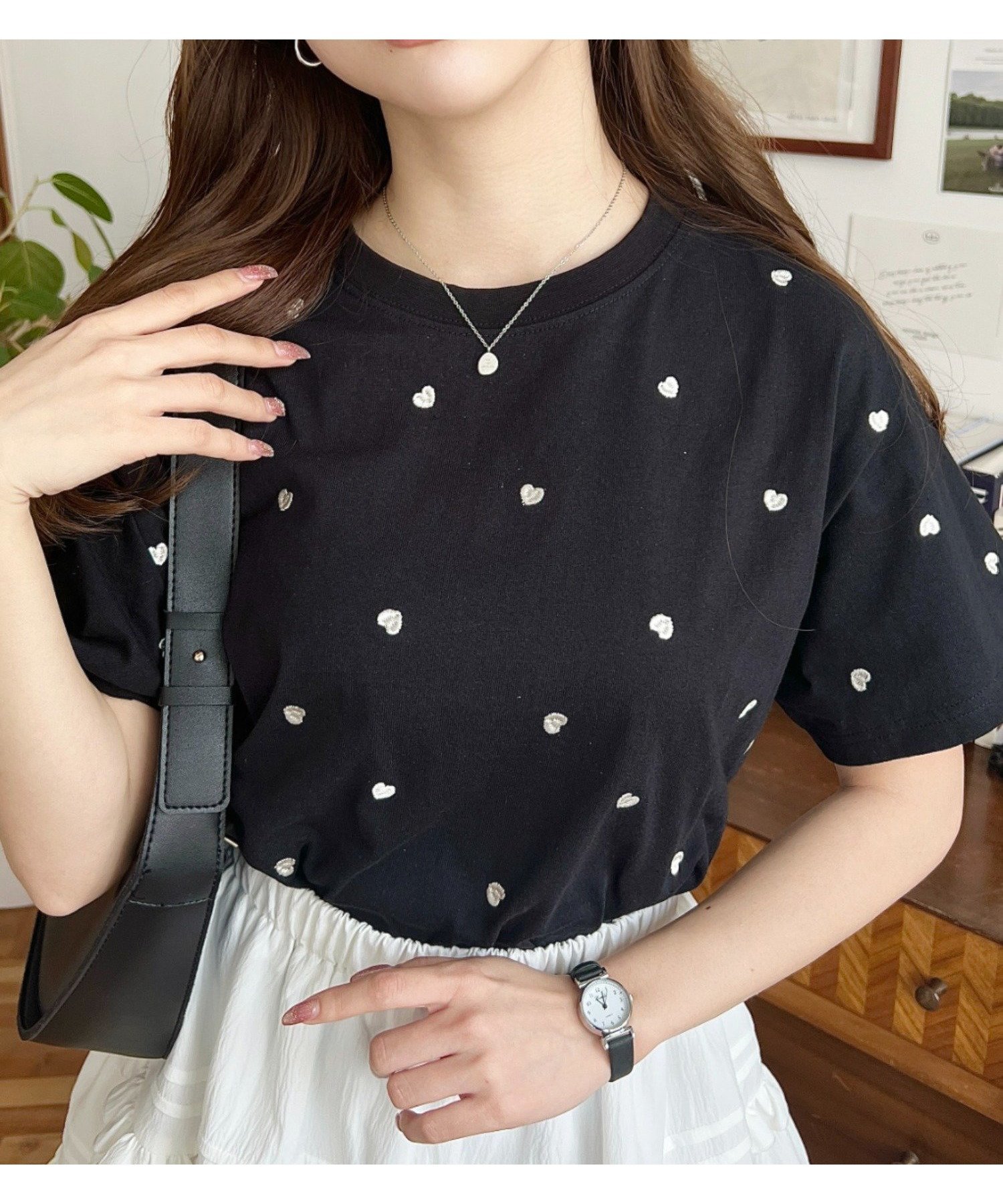 【モーメントプラス/moment+ / MEN】のハート刺繍半袖Tシャツ インテリア・キッズ・メンズ・レディースファッション・服の通販 founy(ファウニー) 　ファッション　Fashion　メンズファッション　Fashion for Men　カットソー　Cut and Sewn Top　ガーリー　Girly, Feminine Style　シアー　Sheer, See-Through　シューズ　Shoes, Footwear　デニム　Denim, Jeans Material　トレンド　Trend, Trending Now　ドット　Polka Dot, Dot Pattern　定番　Standard, Basic Item　バレエ　Ballet, Ballet Style　フェミニン　Feminine, Girly　フリル　Frill, Ruffle　フレンチ　French, French Style　ベーシック　Basic, Essential　半袖　Short Sleeve, Half Sleeve　レース　Lace, Lace Fabric　再入荷　Restock / Back in Stock　プチプライス・低価格　Affordable / Budget Price　おすすめ　Recommended / Our Picks　ブラック|ID: prp329100004986578 ipo3291000000037351675