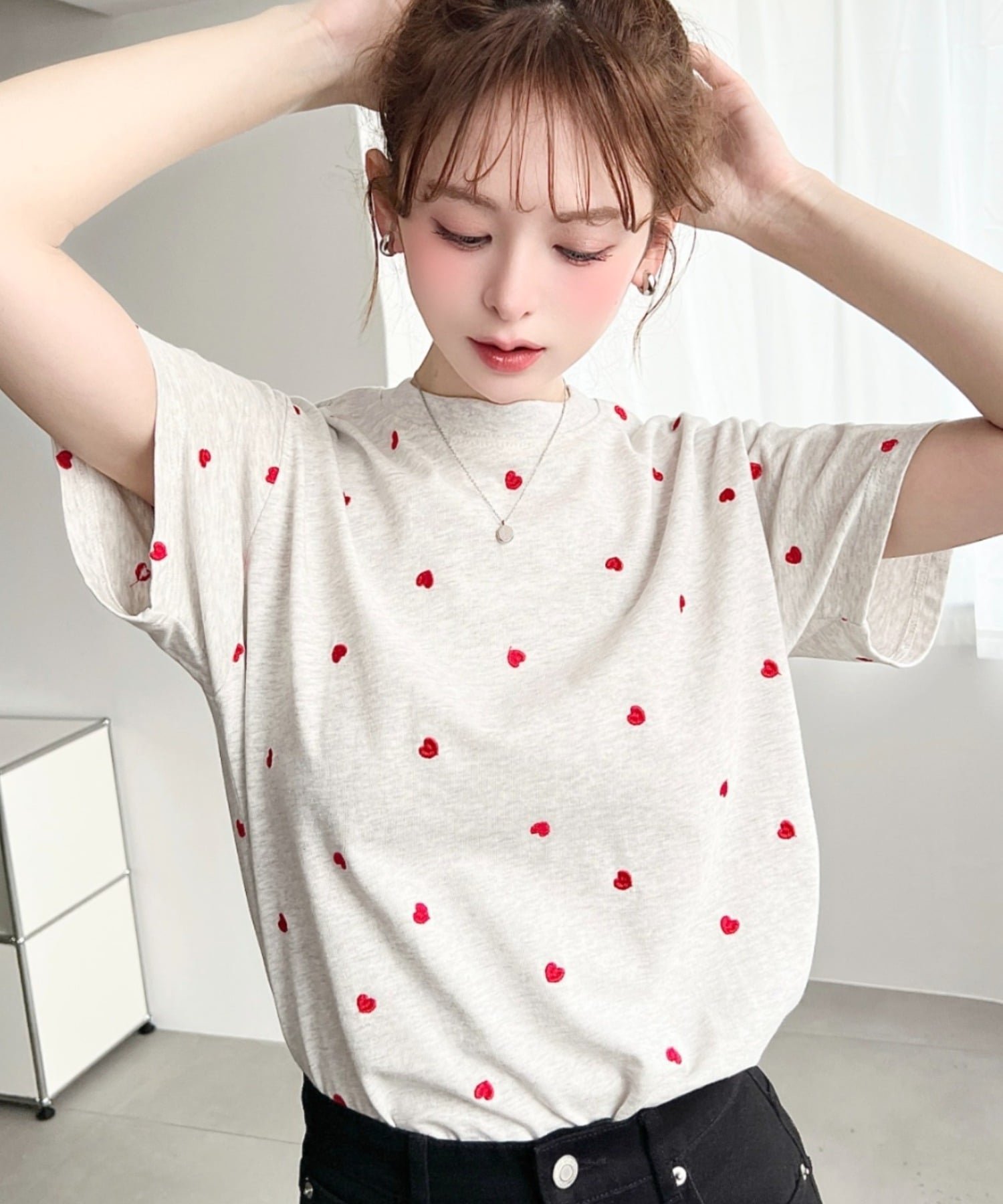 【モーメントプラス/moment+ / MEN】のハート刺繍半袖Tシャツ インテリア・キッズ・メンズ・レディースファッション・服の通販 founy(ファウニー) 　ファッション　Fashion　メンズファッション　Fashion for Men　カットソー　Cut and Sewn Top　ガーリー　Girly, Feminine Style　シアー　Sheer, See-Through　シューズ　Shoes, Footwear　デニム　Denim, Jeans Material　トレンド　Trend, Trending Now　ドット　Polka Dot, Dot Pattern　定番　Standard, Basic Item　バレエ　Ballet, Ballet Style　フェミニン　Feminine, Girly　フリル　Frill, Ruffle　フレンチ　French, French Style　ベーシック　Basic, Essential　半袖　Short Sleeve, Half Sleeve　レース　Lace, Lace Fabric　再入荷　Restock / Back in Stock　プチプライス・低価格　Affordable / Budget Price　おすすめ　Recommended / Our Picks　オートミール|ID: prp329100004986578 ipo3291000000037351676
