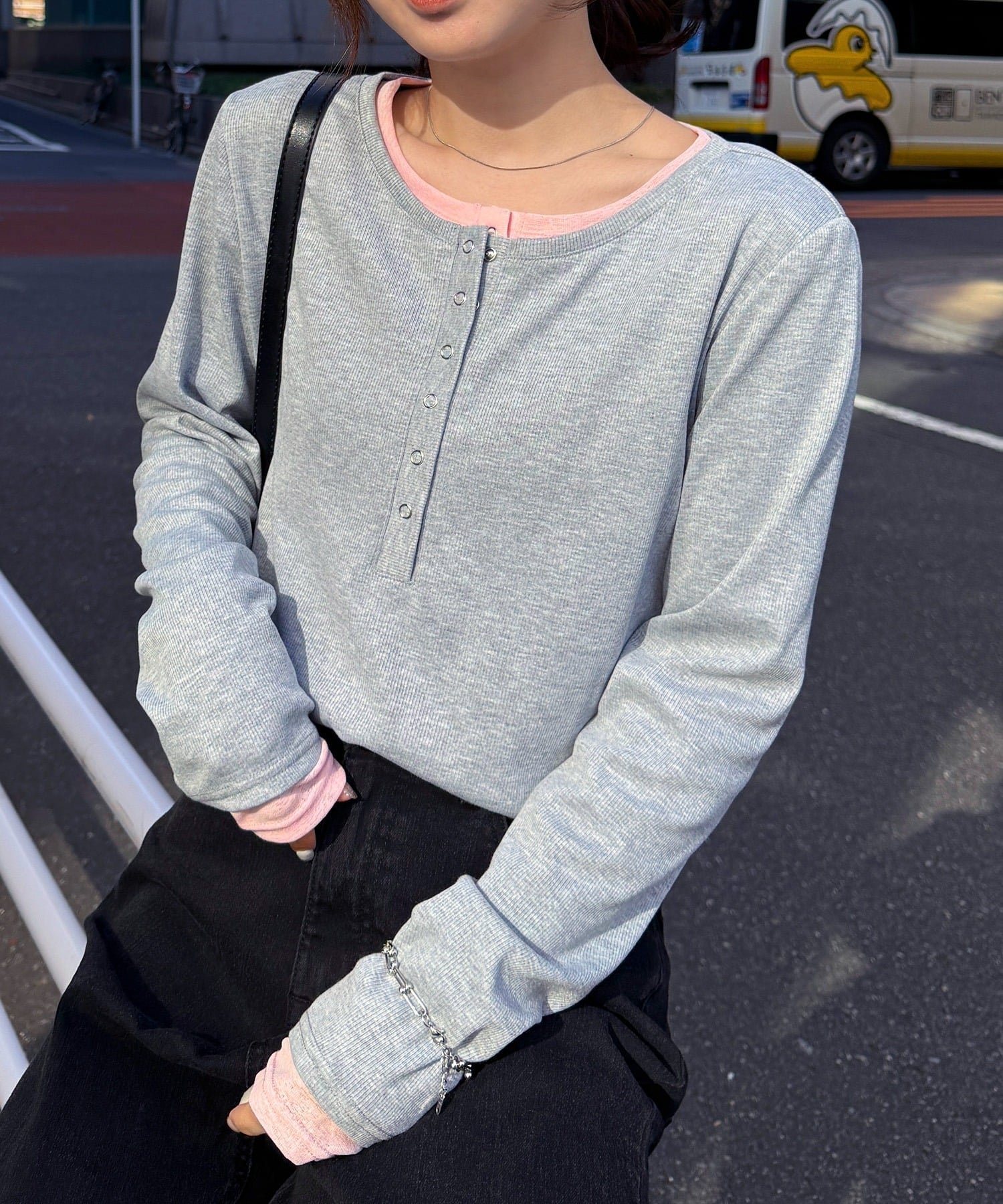 【ラナン/Ranan】のRanan/レイヤードヘンリーネックリブTシャツ インテリア・キッズ・メンズ・レディースファッション・服の通販 founy(ファウニー) 　ファッション　Fashion　レディースファッション　Fashion for Women　トップス・カットソー　Cut & Sew Tops　シャツ・ブラウス・オフィスカジュアル　Elegant Blouses & Button-Ups　ロングTシャツ・Tシャツ　Longline T-Shirts & Tees　インナー　Innerwear　スラックス　Slacks, Dress Pants　デニム　Denim, Jeans Material　長袖　Long Sleeve, Full Sleeve　ポケット　Pocket, Pocket Detail　ミドル　Middle Length, Mid Height　ワンポイント　One Point, Statement Accent　GRK|ID: prp329100004986579 ipo3291000000037351681