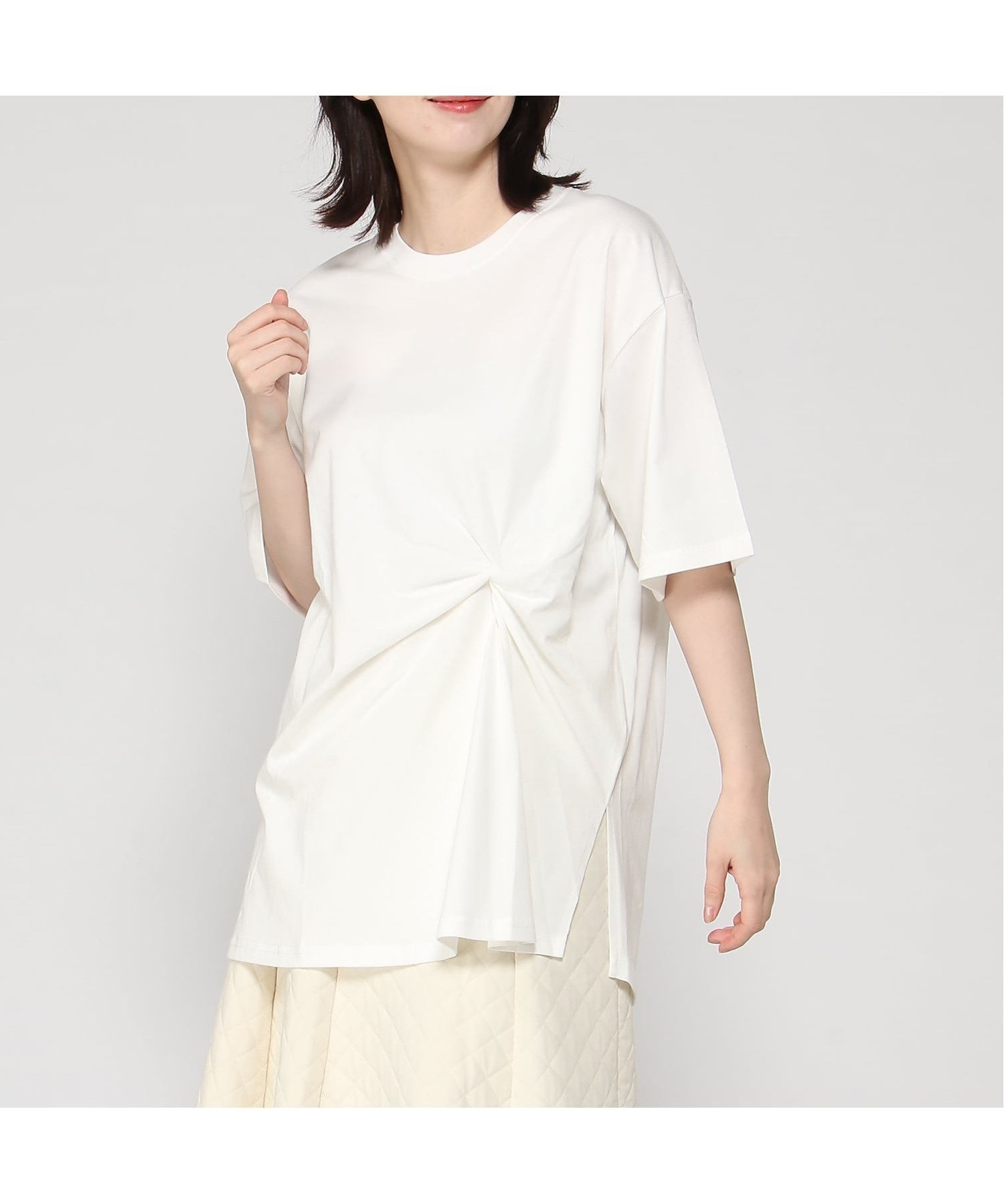 【ジーンズメイト/JEANS MATE】のC-FORT POINT/フロント ねじり BIG Tシャツ レディース シンプルゆったり ルーズ 体型カバー 綿100% インテリア・キッズ・メンズ・レディースファッション・服の通販 founy(ファウニー) 　ファッション　Fashion　レディースファッション　Fashion for Women　トップス・カットソー　Cut & Sew Tops　シャツ・ブラウス・オフィスカジュアル　Elegant Blouses & Button-Ups　ロングTシャツ・Tシャツ　Longline T-Shirts & Tees　カーゴパンツ　Cargo Pants, Utility Pants　カーディガン　Cardigan, Knitwear　キャップ　Cap, Baseball Cap　キャラクター　Character, Licensed Characters　シンプル　Simple, Minimal　ジャケット　Jacket, Outerwear　スウェット / スエット　Sweatshirt, Sweatwear　ストライプ　Stripe, Striped Pattern　スニーカー　Sneakers, Trainers　スポーツ　Sports, Activewear　スラックス　Slacks, Dress Pants　セットアップ　Set-Up, Coordinated Outfit　センター　Center, Center Line　デニム　Denim, Jeans Material　定番　Standard, Basic Item　人気　Popular, Best Seller　パーカー　Hoodie, Parka　フレア　Flare, Flared　フロント　Front, Front Design　ブルゾン　Blouson, Bomber Jacket　ベーシック　Basic, Essential　ミリタリー　Military, Army Style　リュック　Backpack, Rucksack　ルーズ　Loose, Oversized　ロング　Long, Long-Length　アイボリー|ID: prp329100004986598 ipo3291000000037351797