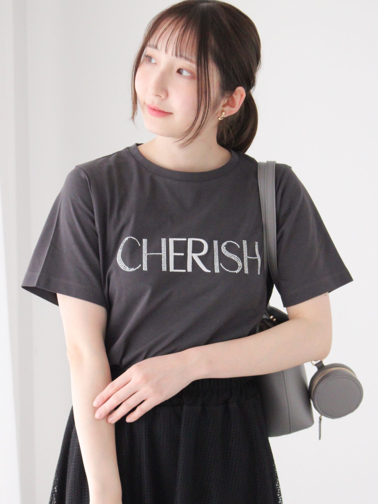 【テチチ/Te chichi】のラインストーン*刺繍Tシャツ インテリア・キッズ・メンズ・レディースファッション・服の通販 founy(ファウニー) 　ファッション　Fashion　レディースファッション　Fashion for Women　トップス・カットソー　Cut & Sew Tops　シャツ・ブラウス・オフィスカジュアル　Elegant Blouses & Button-Ups　ロングTシャツ・Tシャツ　Longline T-Shirts & Tees　シンプル　Simple, Minimal　ストーン　Stone, Gem-Like　ワンポイント　One Point, Statement Accent　チャコールグレー|ID: prp329100004986602 ipo3291000000037351816
