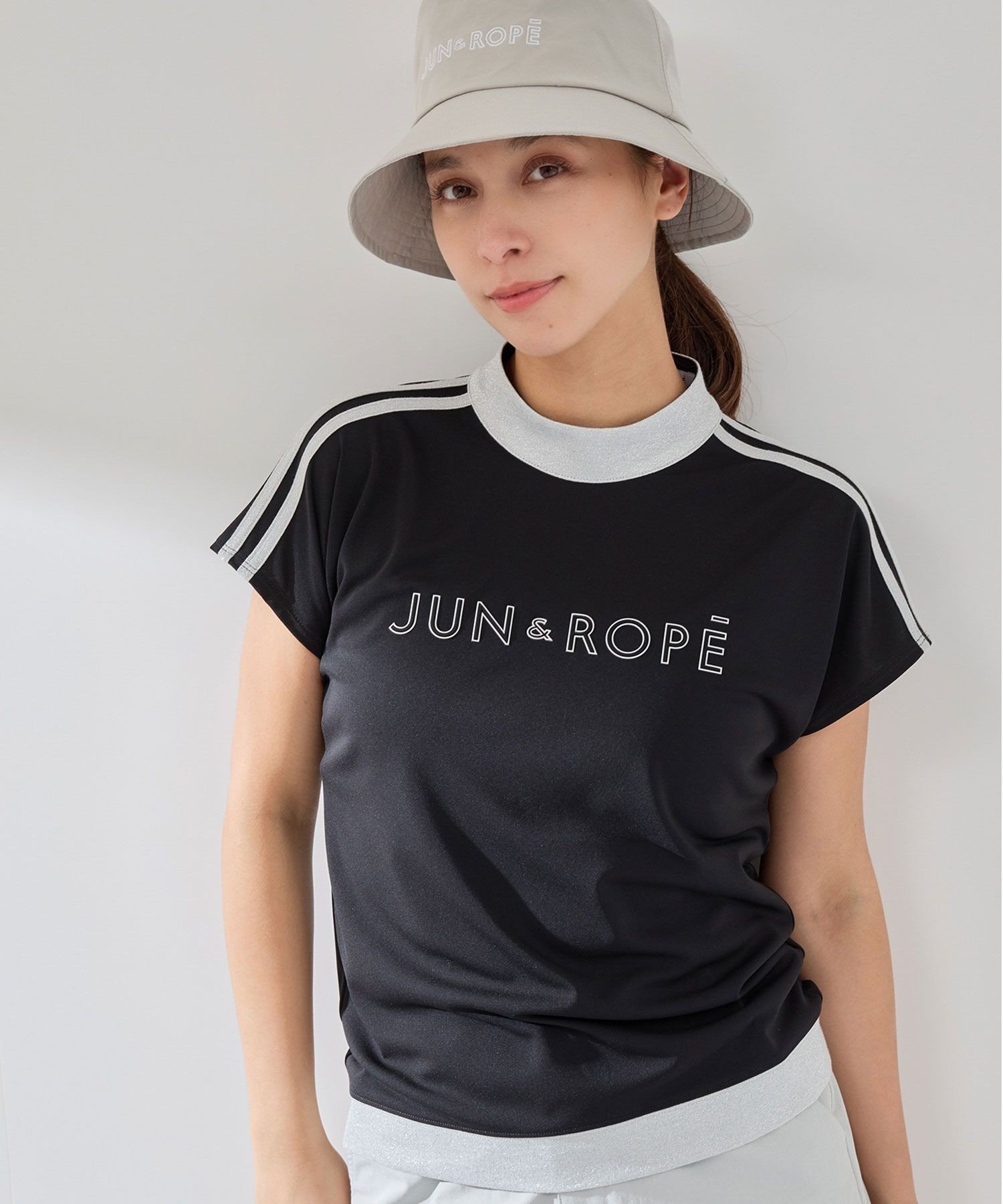 【ジュンアンドロペ/JUN&ROPE】の【接触冷感】【吸水速乾】フロントロゴラメコンビプルオーバー インテリア・キッズ・メンズ・レディースファッション・服の通販 founy(ファウニー) 　ファッション　Fashion　レディースファッション　Fashion for Women　トップス・カットソー　Cut & Sew Tops　カジュアルプルオーバー・ニットトップス　Pullovers & Knit Tops / Casual Pullovers　コンビ　Combo, Combination Style　ゴルフ　Golf　スリーブ　Sleeve, Long Sleeve / Short Sleeve　フレンチ　French, French Style　ポケット　Pocket, Pocket Detail　エレガント 上品　Elegant　人気　Popular, Best Seller　吸水　Absorbent, Quick-Dry　ブラック(01)|ID: prp329100004986607 ipo3291000000037351841