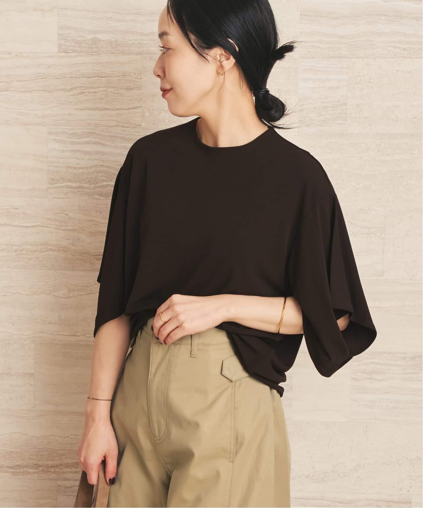 【プラージュ/Plage】のNEPLA. / ネプラ SLIT SLEEVE TEEシャツ インテリア・キッズ・メンズ・レディースファッション・服の通販 founy(ファウニー) 　ファッション　Fashion　レディースファッション　Fashion for Women　トップス・カットソー　Cut & Sew Tops　シャツ・ブラウス・オフィスカジュアル　Elegant Blouses & Button-Ups　カットソー　Cut and Sewn Top　クラシック　Classic, Timeless Style　スリーブ　Sleeve, Long Sleeve / Short Sleeve　ドレープ　Drape, Draping Fabric　別注　Limited Edition, Custom Order　モダン　Modern, Contemporary　エレガント 上品　Elegant　ブラウン|ID: prp329100004986616 ipo3291000000037351881