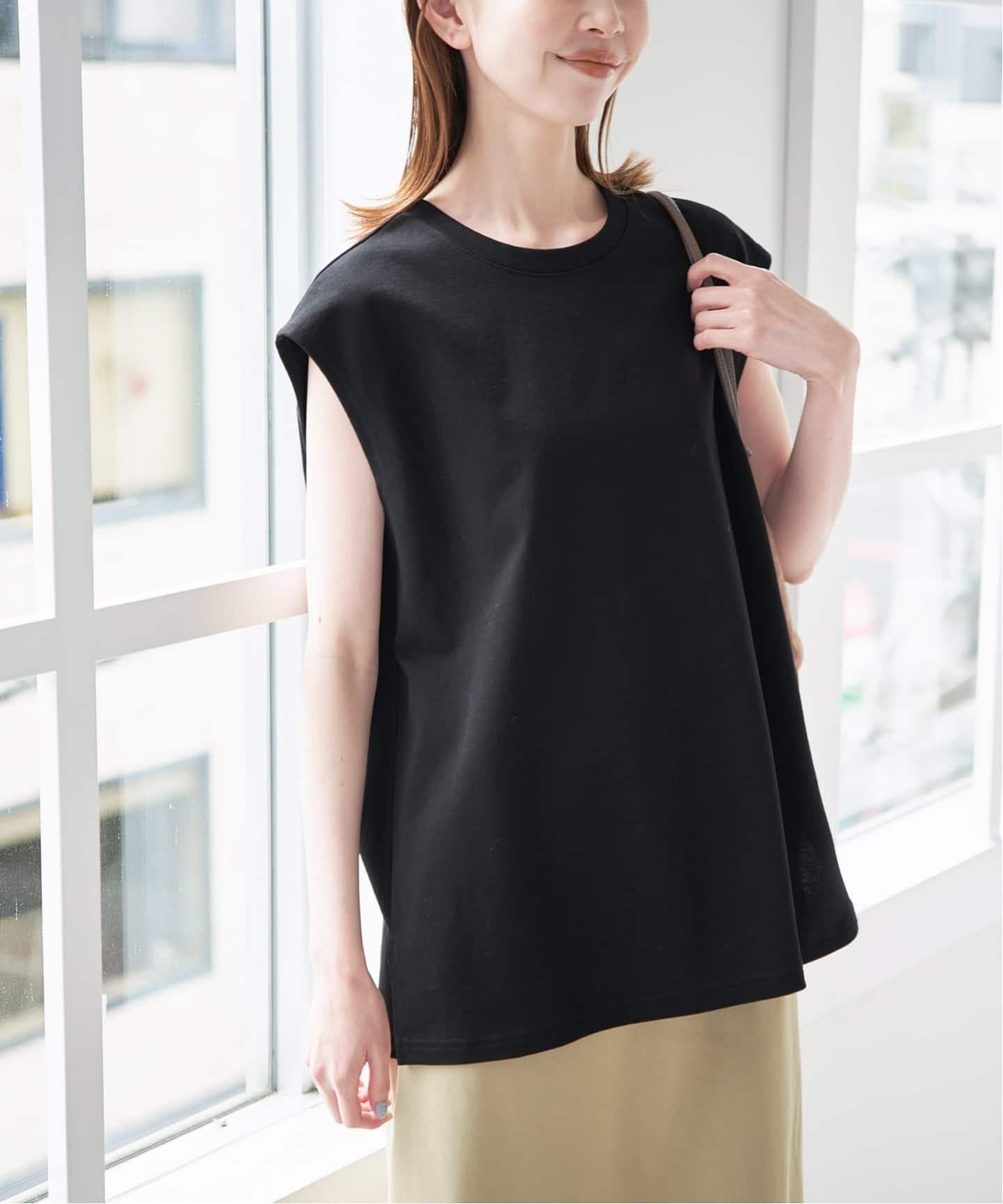 【ユーバイ スピック&スパン/U by Spick&Span】のサイドスリットノースリーブ インテリア・キッズ・メンズ・レディースファッション・服の通販 founy(ファウニー) 　ファッション　Fashion　レディースファッション　Fashion for Women　トップス・カットソー　Cut & Sew Tops　キャミソール&ノースリーブ　Camisoles & Sleeveless Tops　シンプル　Simple, Minimal　スタイリッシュ　Stylish, Fashionable　スリット　Slit, Slit Detail　バランス　Balance, Style Balance　ボトム　Bottoms, Lower Wear　エレガント 上品　Elegant　人気　Popular, Best Seller　ブラック|ID: prp329100004986626 ipo3291000000037351931