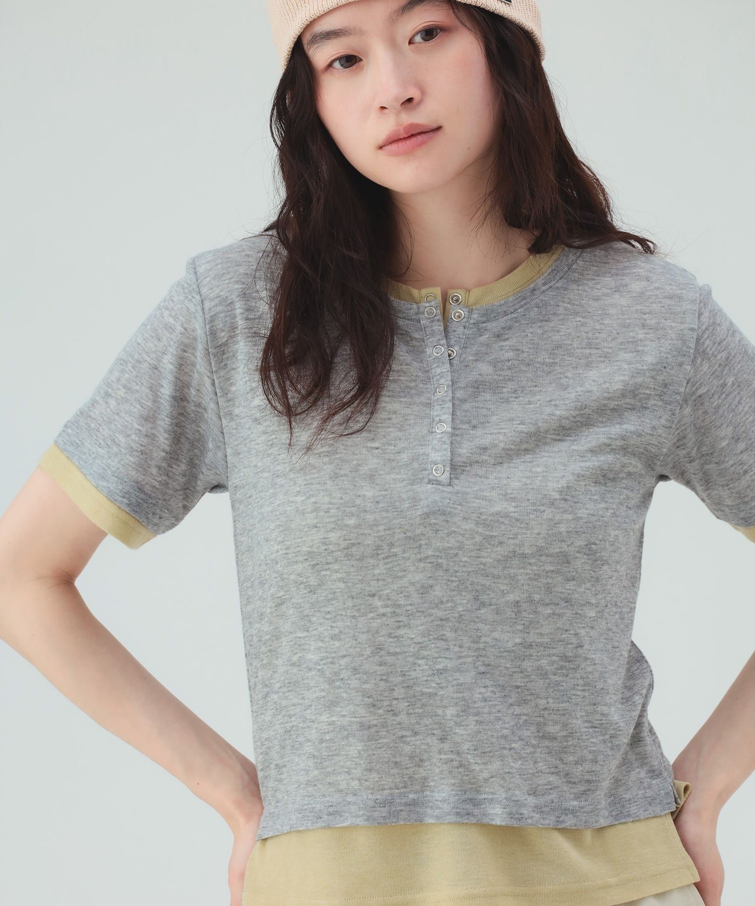 【ビームス ハート/BEAMS HEART】のヘンリーネック レイヤード プルオーバー 26SS ウォッシャブル トレンド インテリア・キッズ・メンズ・レディースファッション・服の通販 founy(ファウニー) 　ファッション　Fashion　レディースファッション　Fashion for Women　トップス・カットソー　Cut & Sew Tops　カジュアルプルオーバー・ニットトップス　Pullovers & Knit Tops / Casual Pullovers　インナー　Innerwear　ウォッシャブル　Machine Washable　カットソー　Cut and Sewn Top　今季　This Season, Current Season　シアー　Sheer, See-Through　スタイリッシュ　Stylish, Fashionable　デニム　Denim, Jeans Material　トレンド　Trend, Trending Now　ドッキング　Docking, Mixed Material　バランス　Balance, Style Balance　フィット　Fit, Slim Fit　フロント　Front, Front Design　ワイド　Wide, Wide Fit　2026年　2026　2026春夏・S/S　Spring/Summer 2026 SS26　TOP_GREY|ID: prp329100004986638 ipo3291000000037351992