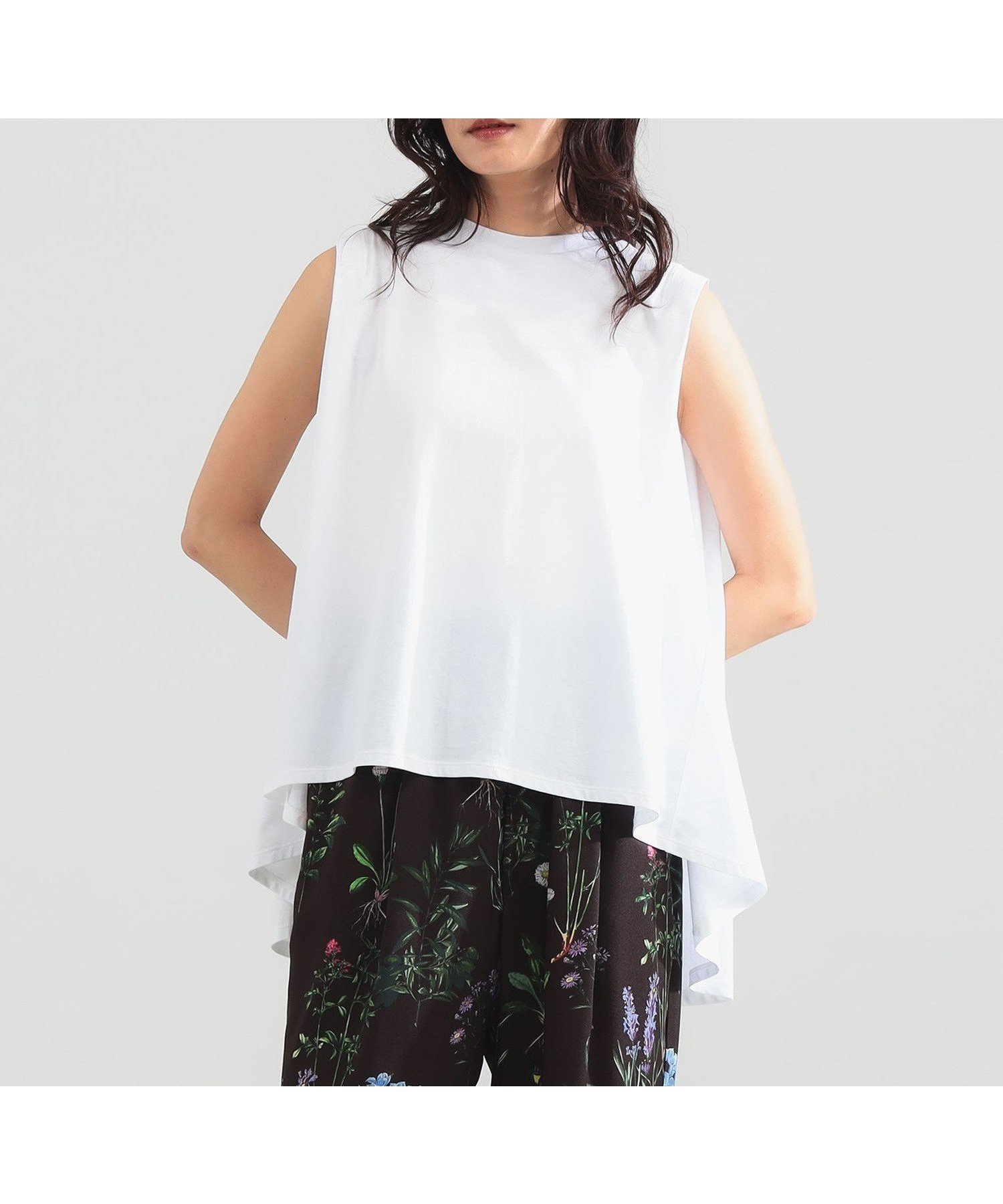 【デミルクス ビームス/Demi-Luxe BEAMS】のコットン バックフレア ノースリーブ プルオーバー 大人の最旬トレンドファッション＆コーディネート founy(ファウニー) 　ファッション　Fashion　レディースファッション　Fashion for Women　トップス・カットソー　Cut & Sew Tops　キャミソール&ノースリーブ　Camisoles & Sleeveless Tops　カジュアルプルオーバー・ニットトップス　Pullovers & Knit Tops / Casual Pullovers　バッグ　Bags　カットソー　Cut and Sewn Top　シンプル　Simple, Minimal　ノースリーブ　Sleeveless, No-Sleeve　フレア　Flare, Flared　リラックス　Relax, Relaxed Fit　ワイド　Wide, Wide Fit　夏　Summer　エレガント 上品　Elegant　 other-1|ID: prp329100004986643 ipo3291000000037352010