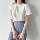 【ココモモ/COCOMOMO】のアシンメトリーフリルカットソー 半袖 Tシャツ フリル アシンメ カットソー 大人の最旬トレンドファッション＆コーディネート founy(ファウニー) ファッション Fashion レディースファッション Fashion for Women トップス・カットソー Cut & Sew Tops シャツ・ブラウス・オフィスカジュアル Elegant Blouses & Button-Ups ロングTシャツ・Tシャツ Longline T-Shirts & Tees カットソー・ベーシックTシャツ Cut-and-Sewn Tops / Stretch Tees & Basics アシンメトリー Asymmetrical Style 春 Spring カットソー Cut and Sewn Top 吸水 Absorbent, Quick-Dry シンプル Simple, Minimal ストレッチ Stretch, Stretchy Fabric フェミニン Feminine, Girly フリル Frill, Ruffle 半袖 Short Sleeve, Half Sleeve 無地 Plain, Solid Color S/S・春夏 SS, Spring/Summer, Warm Season プチプライス・低価格 Affordable / Budget Price おすすめ Recommended / Our Picks 夏 Summer 旅行 Travel エレガント 上品 Elegant thumbnail ホワイト|ID: prp329100004986659 ipo3291000000037352110