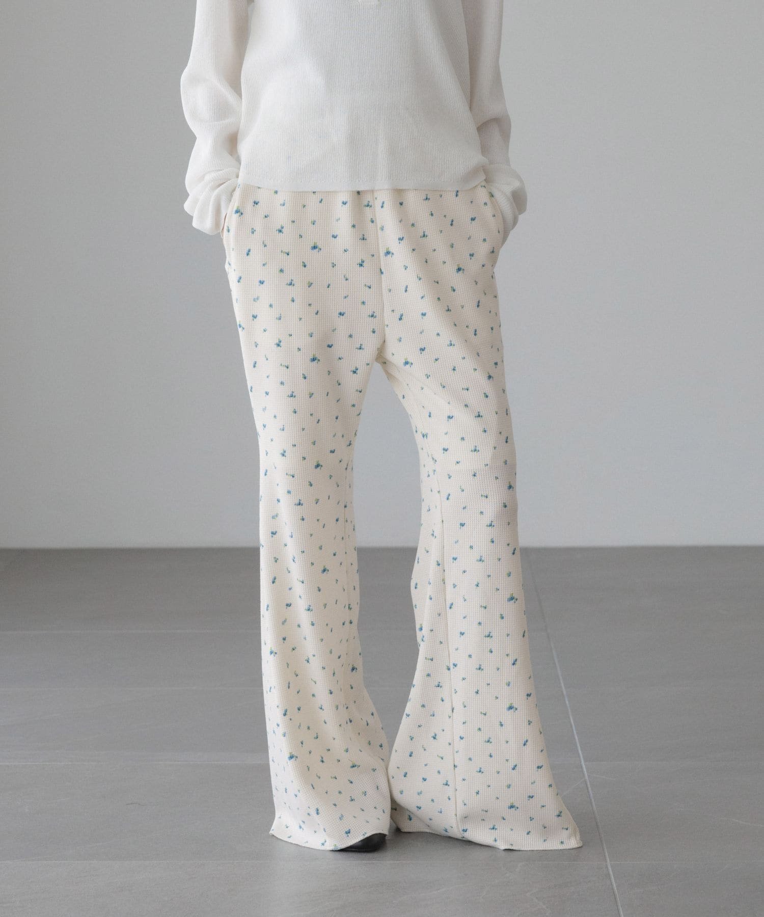 【ローリーズファーム/LOWRYS FARM】のアソートフレアパンツ インテリア・キッズ・メンズ・レディースファッション・服の通販 founy(ファウニー) 　ファッション　Fashion　レディースファッション　Fashion for Women　パンツ　Pants & Trousers　おすすめ　Recommended / Our Picks　チュニック　Tunic, Long Top　トレンド　Trend, Trending Now　フレア　Flare, Flared　プリント　Print, Printed Pattern　ポケット　Pocket, Pocket Detail　ワッフル　Waffle, Waffle Knit　アイボリーハナ20|ID: prp329100004986669 ipo3291000000037352876