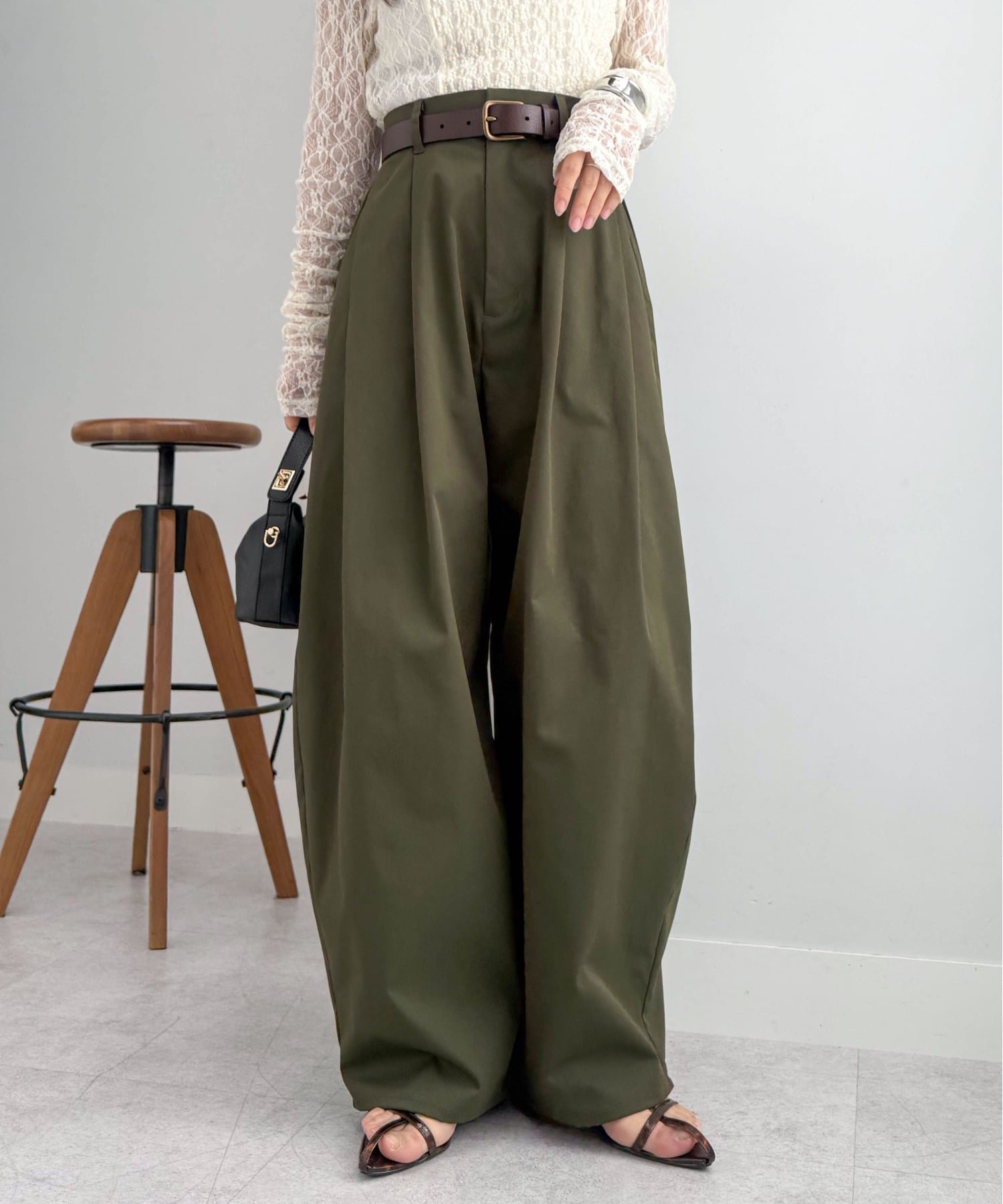 【ラナン/Ranan】のRanan/カーブシルエットサイドタックパンツ インテリア・キッズ・メンズ・レディースファッション・服の通販 founy(ファウニー) 　ファッション　Fashion　レディースファッション　Fashion for Women　パンツ　Pants & Trousers　ギャザー　Gathered, Ruffled　ジャケット　Jacket, Outerwear　ツイル　Twist, Twisted Detail　トレンド　Trend, Trending Now　定番　Standard, Basic Item　フィット　Fit, Slim Fit　フロント　Front, Front Design　ポケット　Pocket, Pocket Detail　リラックス　Relax, Relaxed Fit　ロング　Long, Long-Length　再入荷　Restock / Back in Stock　おすすめ　Recommended / Our Picks　エレガント 上品　Elegant　KK|ID: prp329100004986674 ipo3291000000037352906