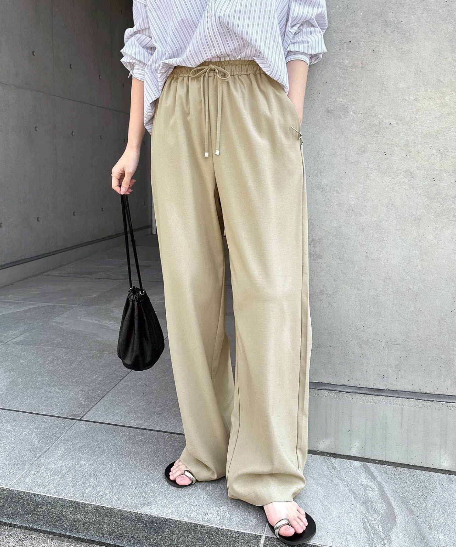 【アンドミー/andme】のとろみ イージー ワイド パンツ インテリア・キッズ・メンズ・レディースファッション・服の通販 founy(ファウニー) ファッション Fashion レディースファッション Fashion for Women パンツ Pants & Trousers シルバー Silver, Metallic Silver ストレッチ Stretch, Stretchy Fabric とろみ Fluid, Flowy Fabric ポケット Pocket, Pocket Detail 楽ちん Easy Fit, Comfortable ワイド Wide, Wide Fit エレガント 上品 Elegant ベージュ|ID: prp329100004986675 ipo3291000000037352913
