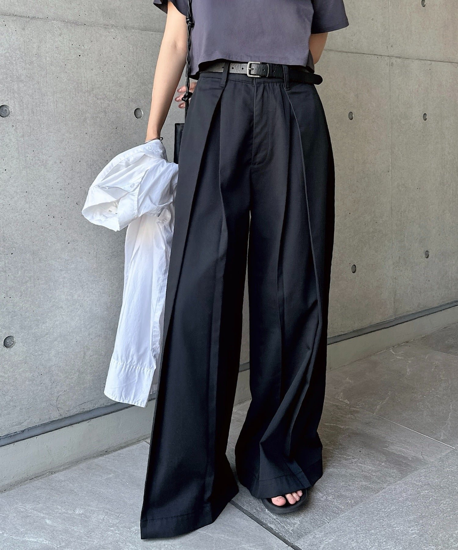 【アンドミー/andme】のツイル タック チノ ワイド パンツ インテリア・キッズ・メンズ・レディースファッション・服の通販 founy(ファウニー) 　ファッション　Fashion　レディースファッション　Fashion for Women　パンツ　Pants & Trousers　ツイル　Twist, Twisted Detail　フレア　Flare, Flared　フロント　Front, Front Design　楽ちん　Easy Fit, Comfortable　ワイド　Wide, Wide Fit　おすすめ　Recommended / Our Picks　エレガント 上品　Elegant　ブラック|ID: prp329100004986685 ipo3291000000037352971