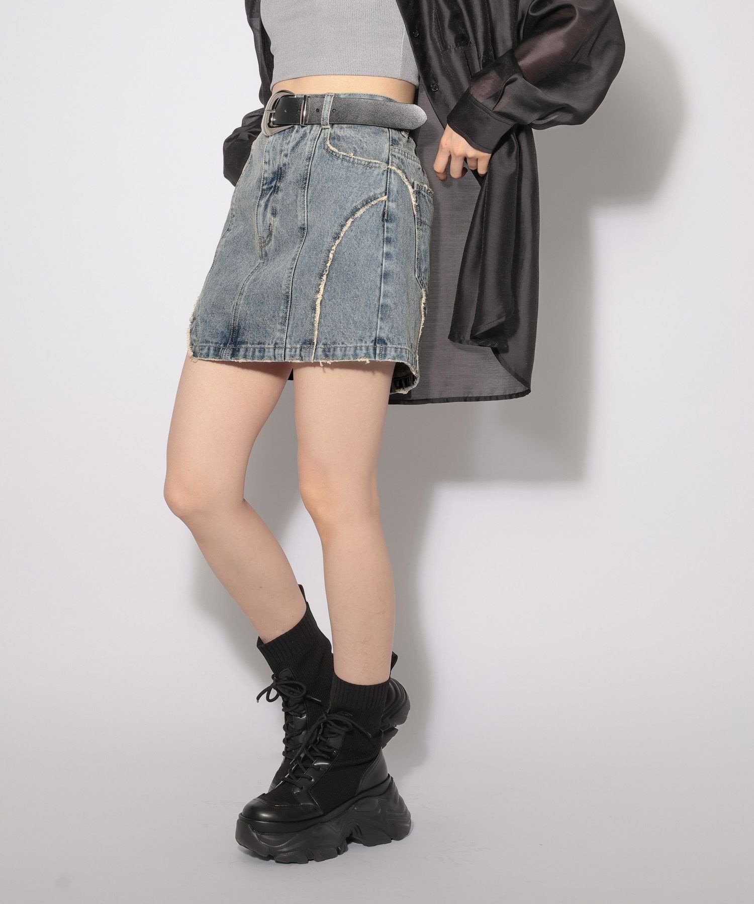【ページボーイ/PAGEBOY】のカーブラインデニムミニスカート インテリア・キッズ・メンズ・レディースファッション・服の通販 founy(ファウニー) 　ファッション　Fashion　レディースファッション　Fashion for Women　スカート　Skirts　ミニスカート　Mini Skirts　コンパクト　Compact, Small Size　デニム　Denim, Jeans Material　トレンド　Trend, Trending Now　フリンジ　Fringe, Tassel　台形　A-Line, Trapezoid Shape　ブルー82|ID: prp329100004986739 ipo3291000000037353254