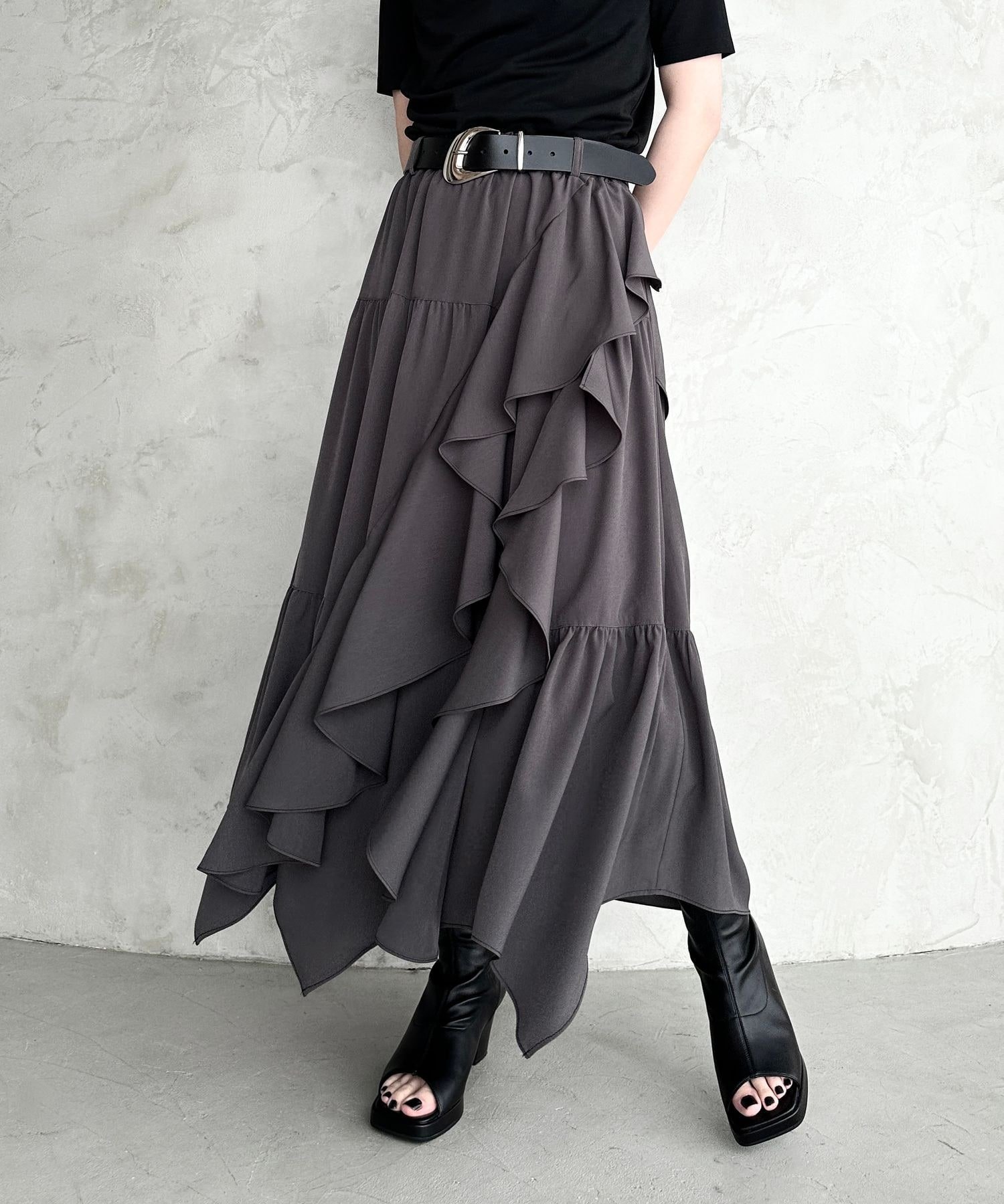 【ページボーイ/PAGEBOY】のジグフリティアードスカート インテリア・キッズ・メンズ・レディースファッション・服の通販 founy(ファウニー) 　ファッション　Fashion　レディースファッション　Fashion for Women　スカート　Skirts　ティアードスカート　Tiered Skirts　フリル　Frill, Ruffle　フレア　Flare, Flared　ランダム　Random, Irregular　リラックス　Relax, Relaxed Fit　冬　Winter / This Winter　チャコール18|ID: prp329100004986742 ipo3291000000037353264