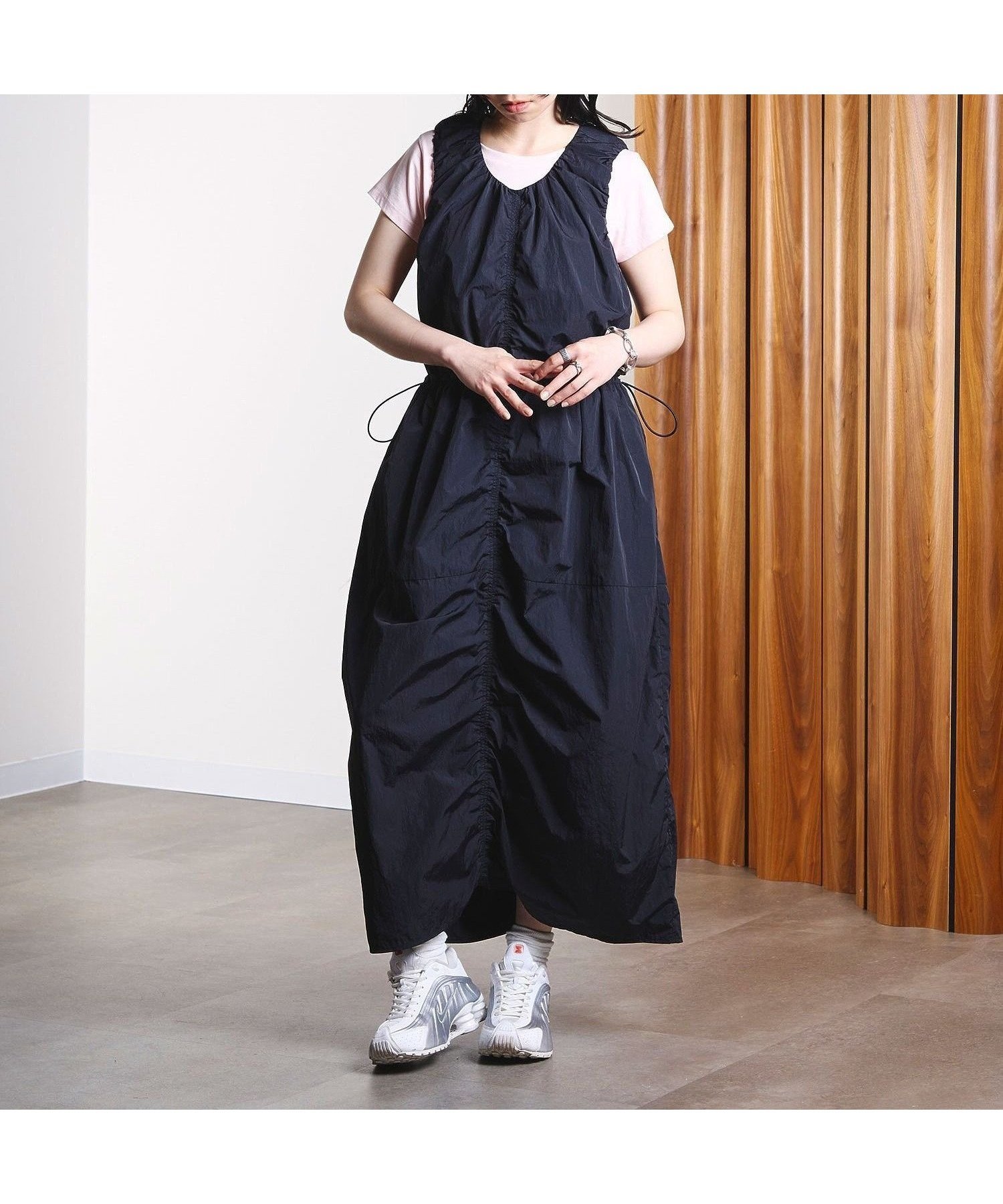 【ローズバッド/ROSE BUD】のDRAWSTRING SLV.LESS DRESS インテリア・キッズ・メンズ・レディースファッション・服の通販 founy(ファウニー) 　ファッション　Fashion　レディースファッション　Fashion for Women　ワンピース　Dresses　フォーマル・パーティードレス・結婚式用ドレス　Elegant & Casual Dresses　ギャザー　Gathered, Ruffled　シンプル　Simple, Minimal　マキシ　Maxi, Full Length　ロング　Long, Long-Length　旅行　Travel　BLACK|ID: prp329100004986785 ipo3291000000037353456