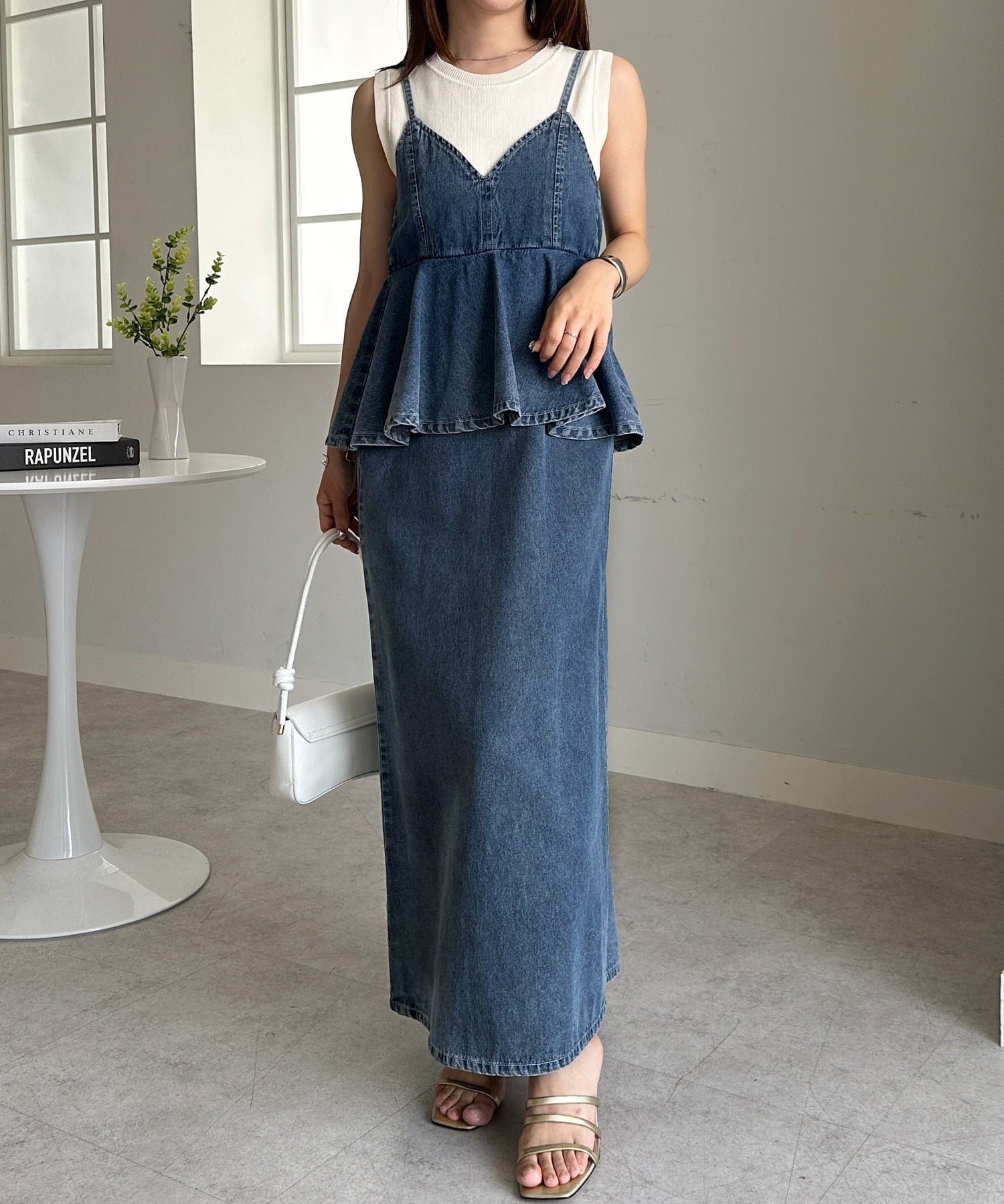 【ラナン/Ranan】のRanan/デニムペプラムキャミワンピース インテリア・キッズ・メンズ・レディースファッション・服の通販 founy(ファウニー) 　ファッション　Fashion　レディースファッション　Fashion for Women　ワンピース　Dresses　キャミソールワンピース　Camisole Dresses　カットソー　Cut and Sewn Top　切替　Switching, Contrast Panel　サンダル　Sandals, Summer Shoes　ショート　Short, Short Length　シンプル　Simple, Minimal　スニーカー　Sneakers, Trainers　スリット　Slit, Slit Detail　セットアップ　Set-Up, Coordinated Outfit　デニム　Denim, Jeans Material　トレンド　Trend, Trending Now　ペプラム　Peplum, Flared Hem　ポケット　Pocket, Pocket Detail　ロング　Long, Long-Length　A/W・秋冬　Autumn/Winter　S/S・春夏　SS, Spring/Summer, Warm Season　再入荷　Restock / Back in Stock　おすすめ　Recommended / Our Picks　夏　Summer　BU|ID: prp329100004986802 ipo3291000000037354400