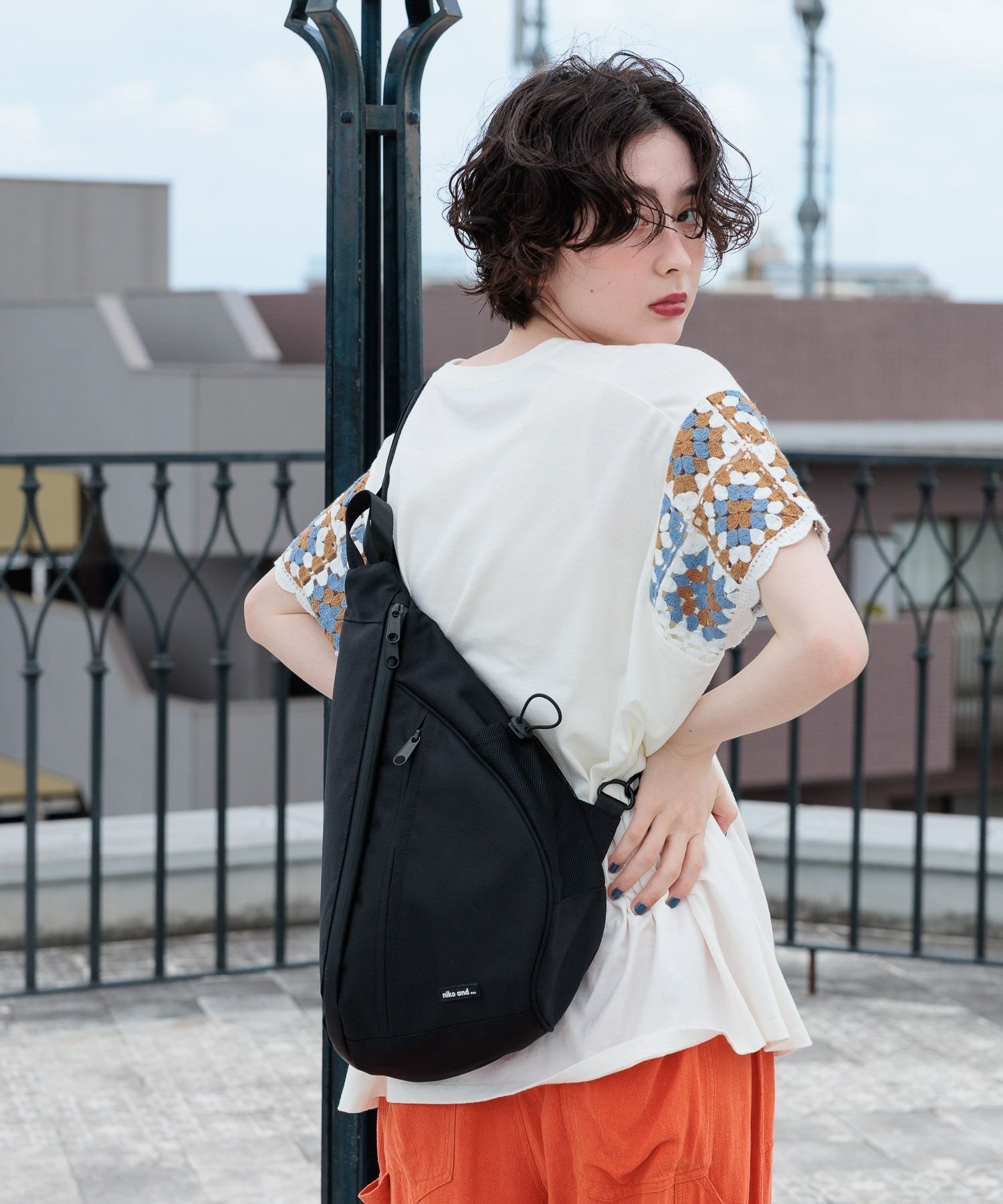 【ニコアンド/niko and】のオリジナル撥水スリングバッグ インテリア・キッズ・メンズ・レディースファッション・服の通販 founy(ファウニー) 　ファッション　Fashion　レディースファッション　Fashion for Women　バッグ　Bags　アウトドア　Outdoor Clothing　クッション　Cushion, Throw Pillow　傘　Umbrella, Parasol　ショルダー　Shoulder, Shoulder Strap　スポーティ　Sporty, Casual Athletic　財布　Wallet, Purse　タオル　Towel, Bath Towel　デイパック　Daypack, Casual Backpack　トレンド　Trend, Trending Now　ポーチ　Pouch, Small Case　リップ　Lip, Lip Motif　おすすめ　Recommended / Our Picks　旅行　Travel　ビジネス 仕事 通勤　Business / Work / Commuting　ブラック|ID: prp329100004986881 ipo3291000000037357208