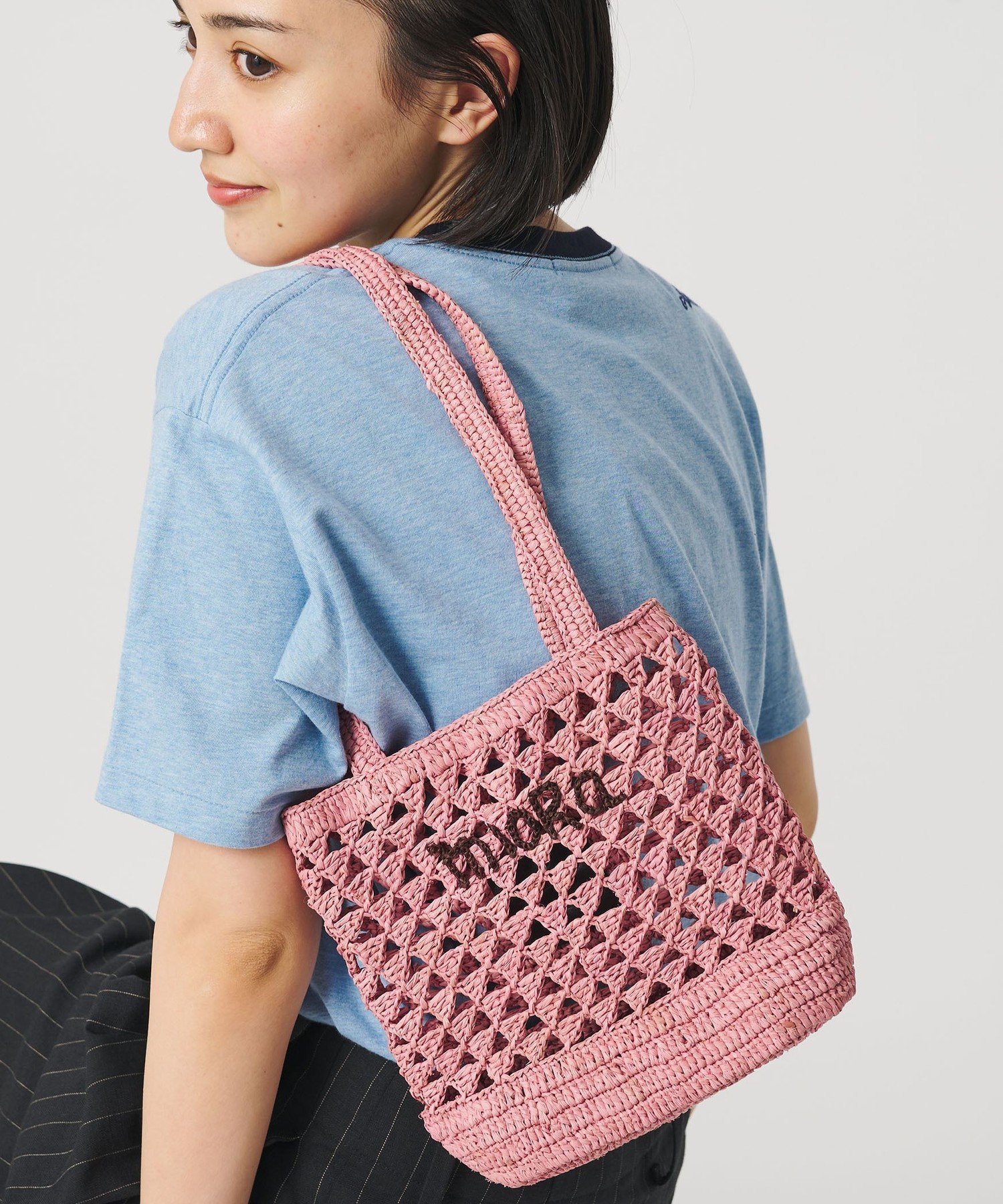 【ビューティ&ユース ユナイテッドアローズ/BEAUTY&YOUTH / UNITED ARROWS】の【別注】 MIORA ラフィア ロゴ トートバッグ インテリア・キッズ・メンズ・レディースファッション・服の通販 founy(ファウニー) ファッション Fashion レディースファッション Fashion for Women バッグ Bags 春 Spring 透かし Cut-Out, Lacework フロント Front, Front Design 別注 Limited Edition, Custom Order ラフィア Raffia, Natural Straw S/S・春夏 SS, Spring/Summer, Warm Season 夏 Summer PINK|ID: prp329100004986900 ipo3291000000037357311