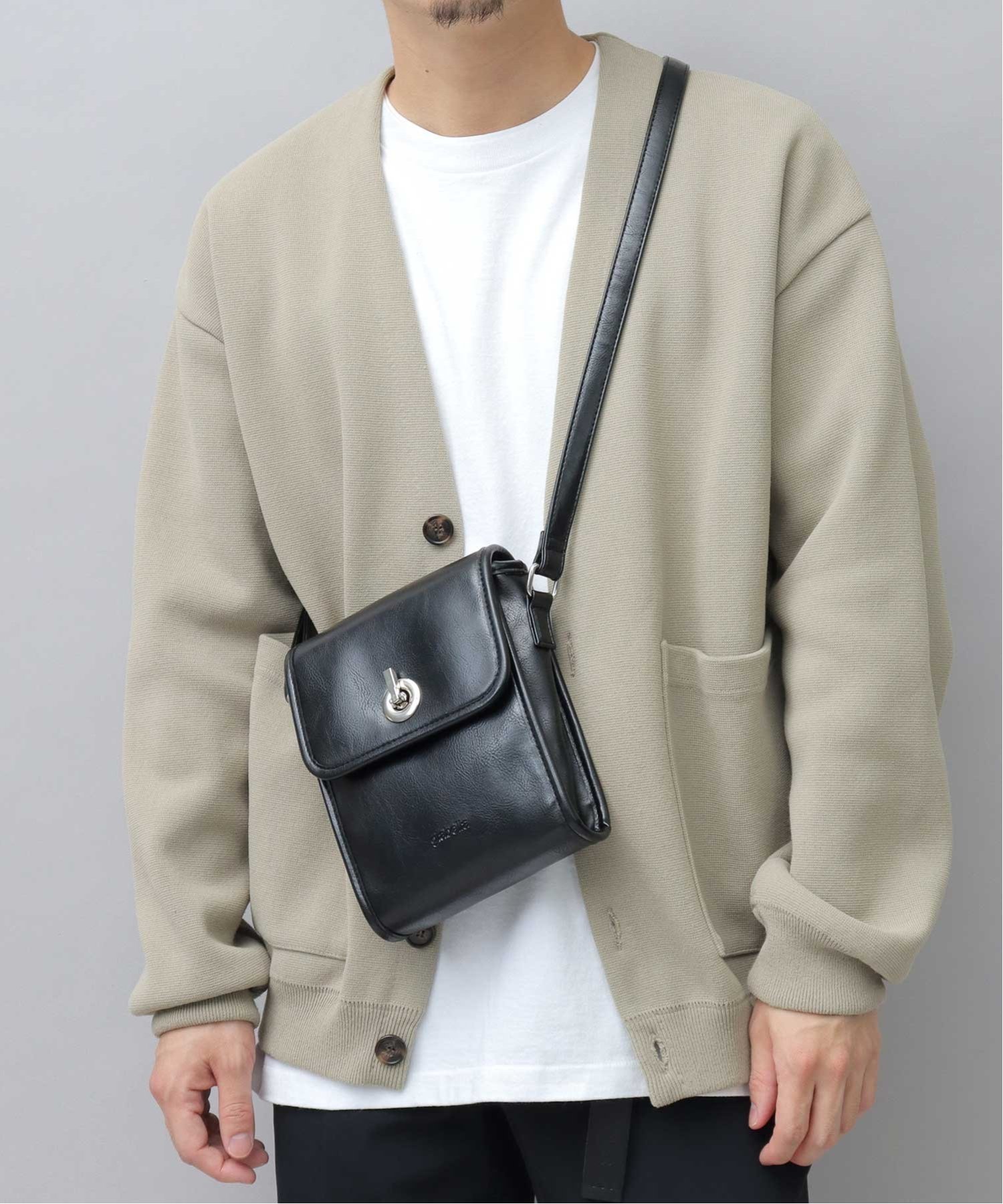 【エーエムエス/A.M.S】のミニショルダー メンズ レディース ミニバッグ スプリットレザー 黒 グラベラ インテリア・キッズ・メンズ・レディースファッション・服の通販 founy(ファウニー) 　ファッション　Fashion　レディースファッション　Fashion for Women　アクセサリー　Fashion Accessories　コンパクト　Compact, Small Size　コーティング　Coating, Coated Finish　ショルダー　Shoulder, Shoulder Strap　シルバー　Silver, Metallic Silver　シンプル　Simple, Minimal　スウェット / スエット　Sweatshirt, Sweatwear　スクエア　Square, Square Shape　トレンド　Trend, Trending Now　ドレス　Dress, One-Piece　フォルム　Silhouette, Form　フラップ　Flap, Flap Pocket　ポケット　Pocket, Pocket Detail　メタル　Metal, Metal Parts　メンズ　Men's, Menswear　ワンポイント　One Point, Statement Accent　おすすめ　Recommended / Our Picks　旅行　Travel　エレガント 上品　Elegant　ギフト プレゼント　Gift / Present　ブラック|ID: prp329100004986923 ipo3291000000037357379