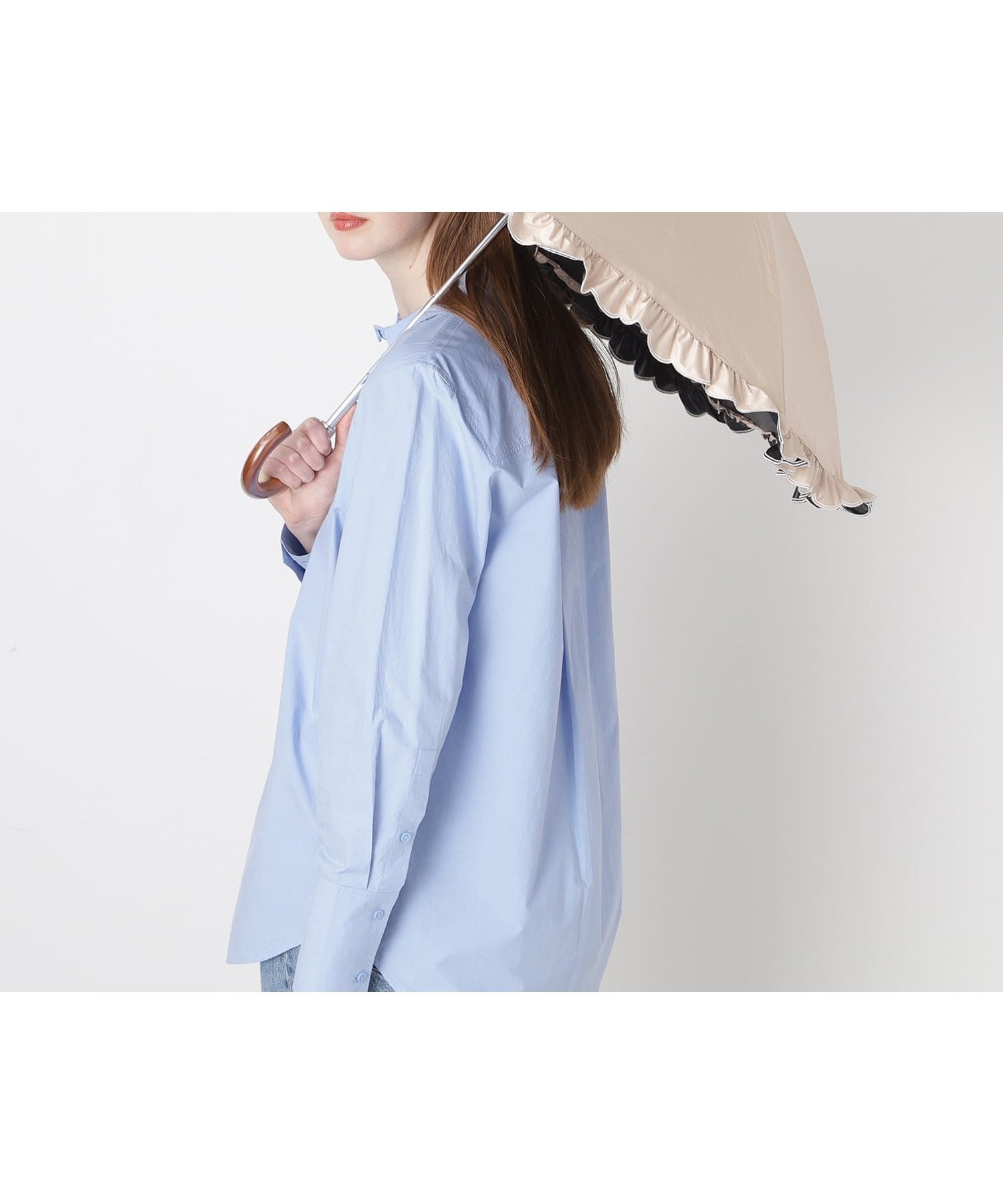 【ムーンバット/MOONBAT】の【WEB限定/遮光率100%/遮熱/UV】POLO RALPH LAUREN(ポロ ラルフローレン)晴雨兼用日傘 ワンポイント ポロベア刺繍 フリル 長傘 インテリア・キッズ・メンズ・レディースファッション・服の通販 founy(ファウニー) 　ファッション　Fashion　レディースファッション　Fashion for Women　レイングッズ・傘・晴雨兼用傘　Umbrellas & Rain Gear　アイビー　Ivy Pattern　傘　Umbrella, Parasol　ニューヨーク　New York, NYC Style　人気　Popular, Best Seller　フリル　Frill, Ruffle　日傘　Parasol, UV Umbrella　ワンポイント　One Point, Statement Accent　ベージュ|ID: prp329100004986965 ipo3291000000037357559