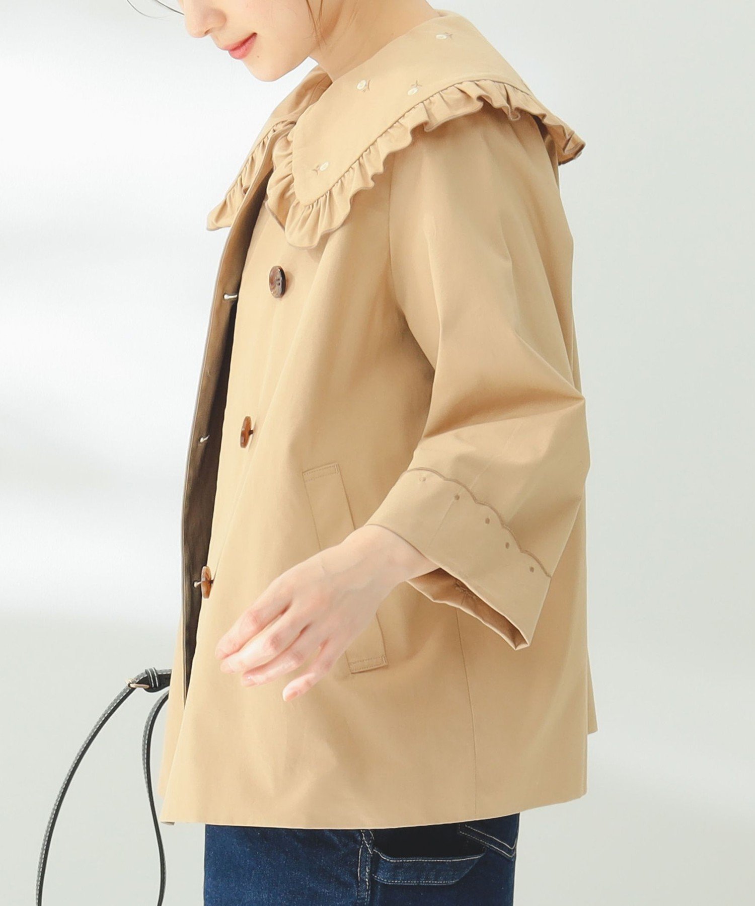 【ビームス ウイメン/BEAMS】のB MING by BEAMS / 刺繍 ツイル コート インテリア・キッズ・メンズ・レディースファッション・服の通販 founy(ファウニー) 　ファッション　Fashion　レディースファッション　Fashion for Women　アウター　Coat / Outerwear Collection　コート・ロングコート・ピーコート　Long Coats, Peacoats & More　コンパクト　Compact, Small Size　ショート　Short, Short Length　ツイル　Twist, Twisted Detail　フリル　Frill, Ruffle　ベーシック　Basic, Essential　再入荷　Restock / Back in Stock　おすすめ　Recommended / Our Picks　BEIGE|ID: prp329100004987048 ipo3291000000037358577