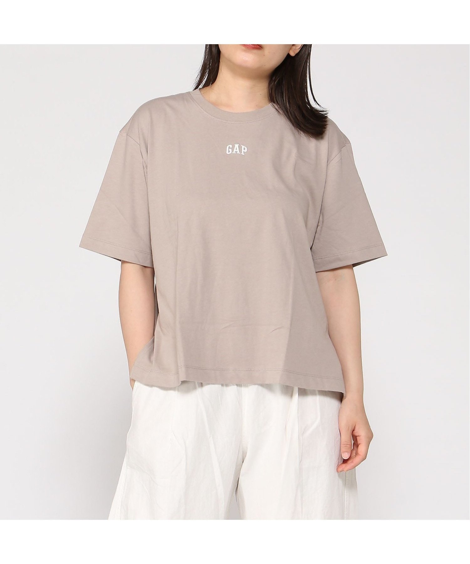 【ギャップ/GAP】のオーバーサイズ GAPロゴ チューニックTシャツ インテリア・キッズ・メンズ・レディースファッション・服の通販 founy(ファウニー) 　ファッション　Fashion　レディースファッション　Fashion for Women　トップス・カットソー　Cut & Sew Tops　シャツ・ブラウス・オフィスカジュアル　Elegant Blouses & Button-Ups　ロングTシャツ・Tシャツ　Longline T-Shirts & Tees　ショルダー　Shoulder, Shoulder Strap　スリット　Slit, Slit Detail　ドロップ　Drop Shoulder, Dropped Style　フロント　Front, Front Design　半袖　Short Sleeve, Half Sleeve　QUAIL|ID: prp329100004987078 ipo3291000000037358915