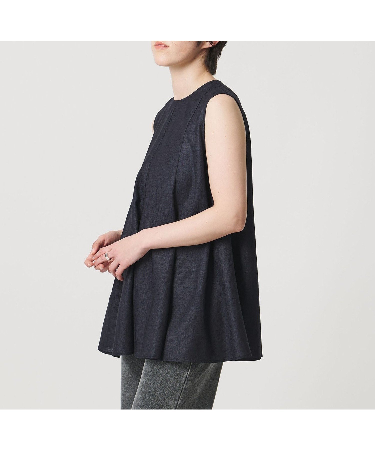 【ビューティ&ユース ユナイテッドアローズ/BEAUTY&YOUTH / UNITED ARROWS】のMARW UNITED ARROWS フレア ノースリーブ ブラウス UVカット・接触冷感 インテリア・キッズ・メンズ・レディースファッション・服の通販 founy(ファウニー) ファッション Fashion レディースファッション Fashion for Women トップス・カットソー Cut & Sew Tops キャミソール&ノースリーブ Camisoles & Sleeveless Tops シャツ・ブラウス・オフィスカジュアル Elegant Blouses & Button-Ups ノースリーブ Sleeveless, No-Sleeve 人気 Popular, Best Seller バランス Balance, Style Balance フレア Flare, Flared ビジネス 仕事 通勤 Business / Work / Commuting NAVY|ID: prp329100004987081 ipo3291000000037358940