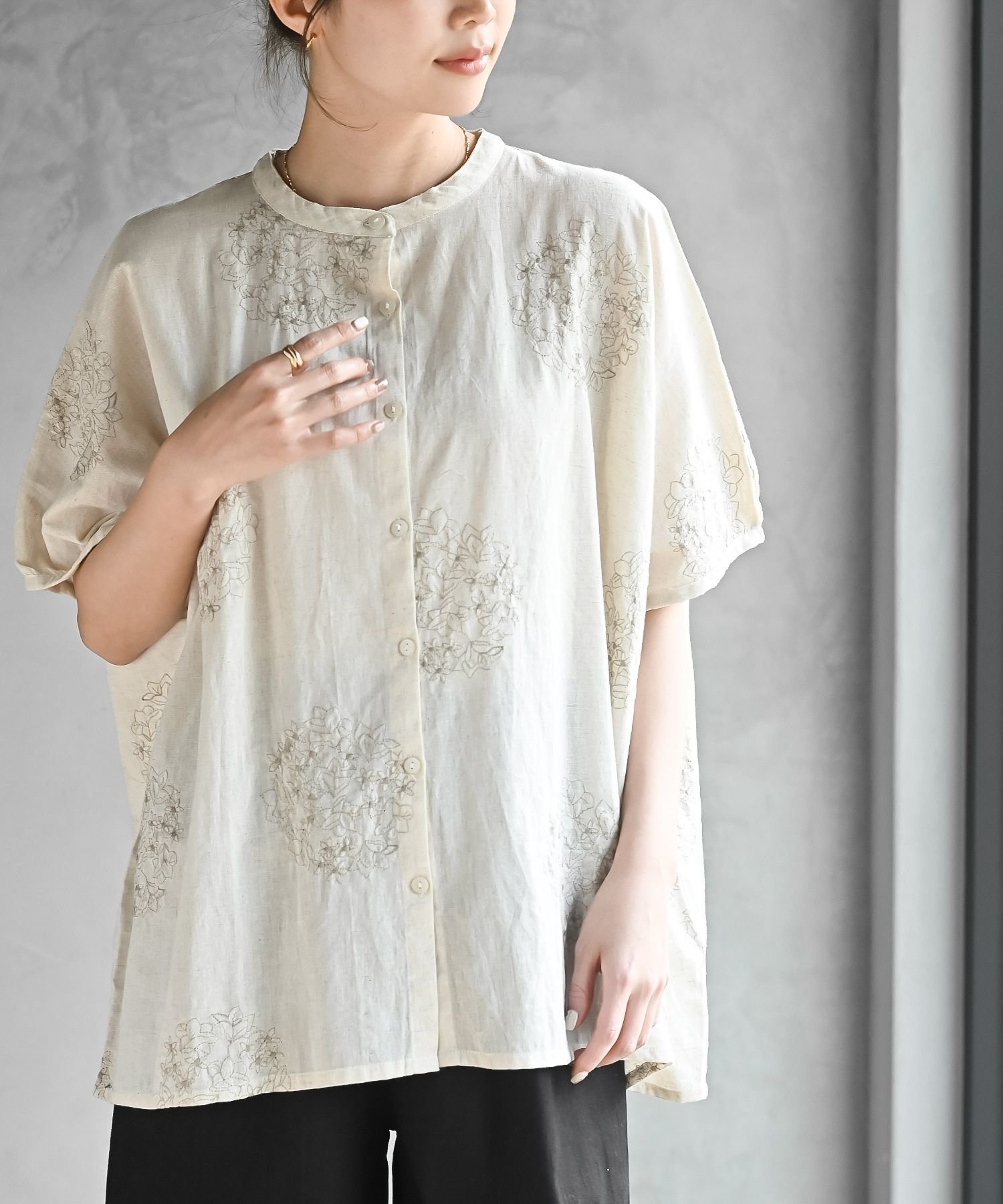 【アールピーエス/rps】のサガラ刺繍バンドカラードルマンブラウス インテリア・キッズ・メンズ・レディースファッション・服の通販 founy(ファウニー) 　ファッション　Fashion　レディースファッション　Fashion for Women　トップス・カットソー　Cut & Sew Tops　シャツ・ブラウス・オフィスカジュアル　Elegant Blouses & Button-Ups　インド　Indian Textile　ドット　Polka Dot, Dot Pattern　ビッグ　Big, Oversized　エレガント 上品　Elegant　再入荷　Restock / Back in Stock　オフベージュ|ID: prp329100004987107 ipo3291000000037359081