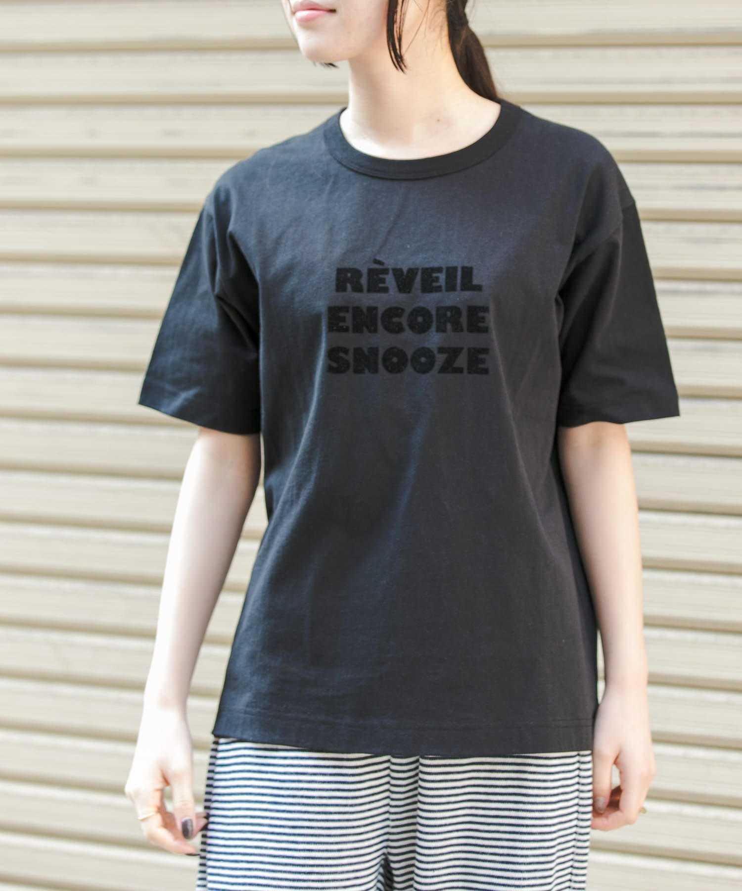 【アーバンリサーチ ドアーズ/URBAN RESEARCH DOORS】の『一部WEB限定カラー』FORK SPOON フロッキーロゴショートスリーブTシャツ インテリア・キッズ・メンズ・レディースファッション・服の通販 founy(ファウニー) 　ファッション　Fashion　レディースファッション　Fashion for Women　トップス・カットソー　Cut & Sew Tops　シャツ・ブラウス・オフィスカジュアル　Elegant Blouses & Button-Ups　ロングTシャツ・Tシャツ　Longline T-Shirts & Tees　キャミソール　Camisole, Spaghetti Strap Top　シンプル　Simple, Minimal　プリント　Print, Printed Pattern　ベーシック　Basic, Essential　S/S・春夏　SS, Spring/Summer, Warm Season　夏　Summer　2026年　2026　2026春夏・S/S　Spring/Summer 2026 SS26　ブラック系その他|ID: prp329100004987124 ipo3291000000037359215