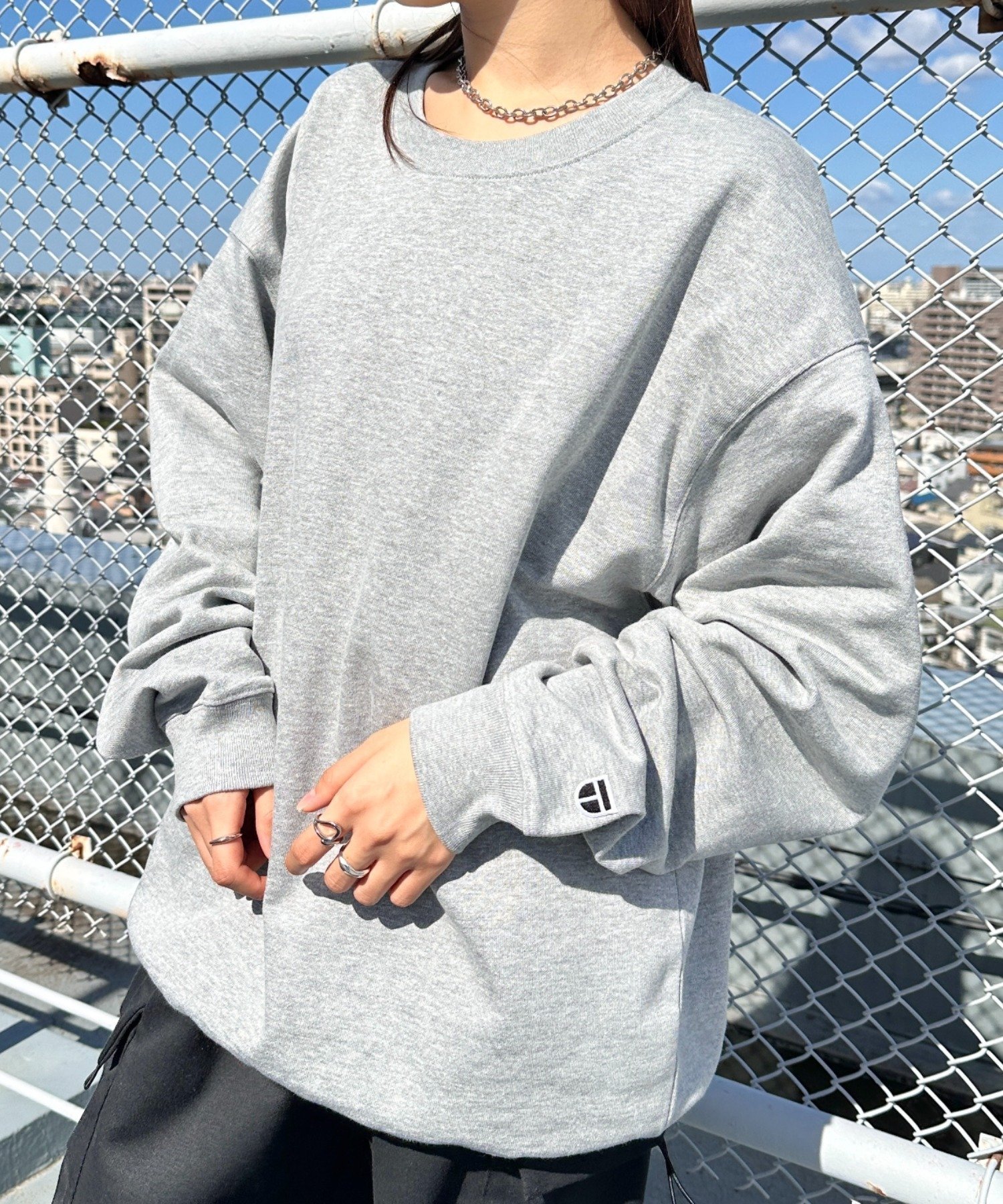 【アウトフィッター ラボ/Outfitter lab】のNEWTRAL(ニュートラル)/214 11.2oz Standard Emblem CN Sweat インテリア・キッズ・メンズ・レディースファッション・服の通販 founy(ファウニー) 　ファッション　Fashion　レディースファッション　Fashion for Women　トップス・カットソー　Cut & Sew Tops　レディースパーカー・カジュアルフーディー　Casual Hoodies & Sweatshirts　スウェット・クルーネックトップス　Sweatshirts & Crewnecks / Relaxed Fit Sweat Tops　インナー　Innerwear　カットソー　Cut and Sewn Top　シンプル　Simple, Minimal　スウェット / スエット　Sweatshirt, Sweatwear　スタンダード　Standard, Basic　定番　Standard, Basic Item　なめらか　Smooth, Silky Texture　長袖　Long Sleeve, Full Sleeve　パフォーマンス　Performance, Active Function　ベーシック　Basic, Essential　メンズ　Men's, Menswear　無地　Plain, Solid Color　冬　Winter / This Winter　A/W・秋冬　Autumn/Winter　おすすめ　Recommended / Our Picks　エレガント 上品　Elegant　グレー|ID: prp329100004987157 ipo3291000000037359490